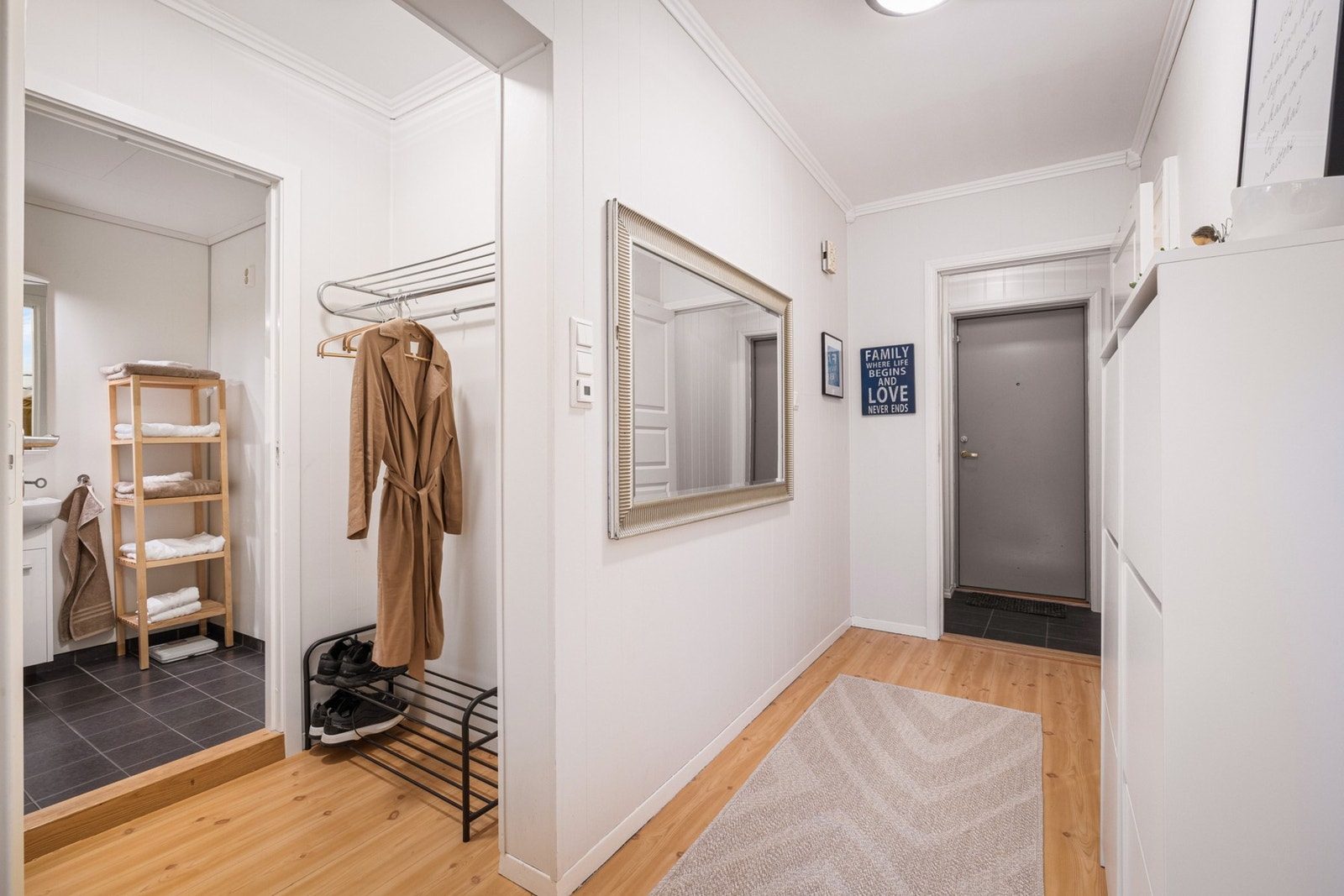 - Man får et godt førsteinntrykk av leiligheten - Galleribilde