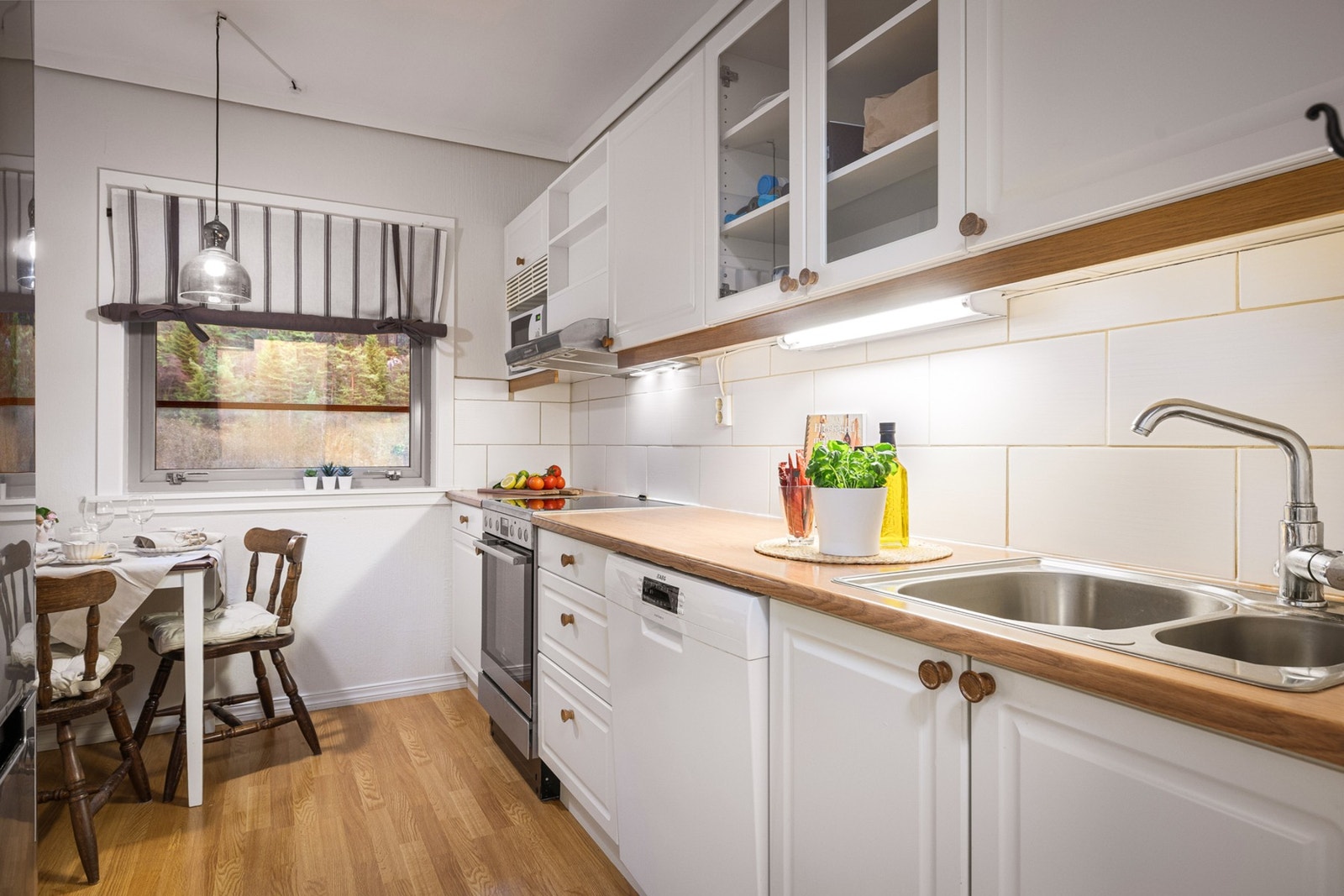 - Her kan du lage mat med naturen rett utenfor vinduet - Galleribilde