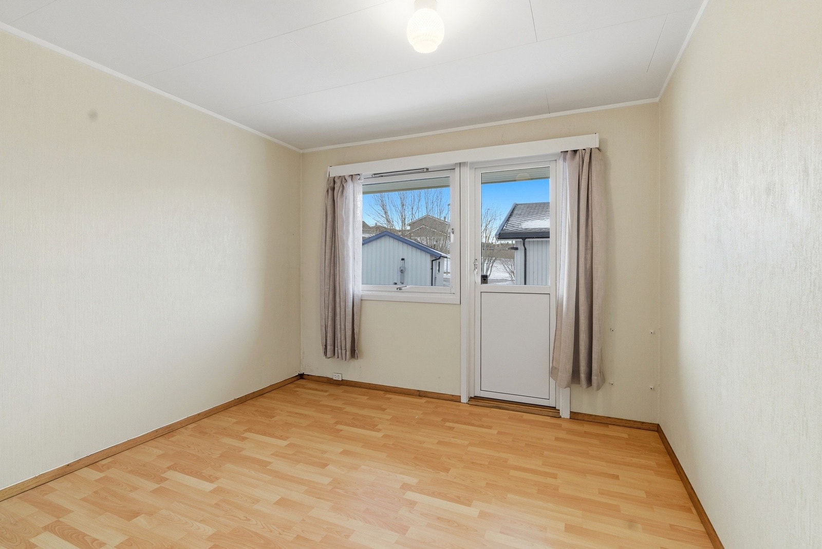 Med utgang til balkong Galleribilde