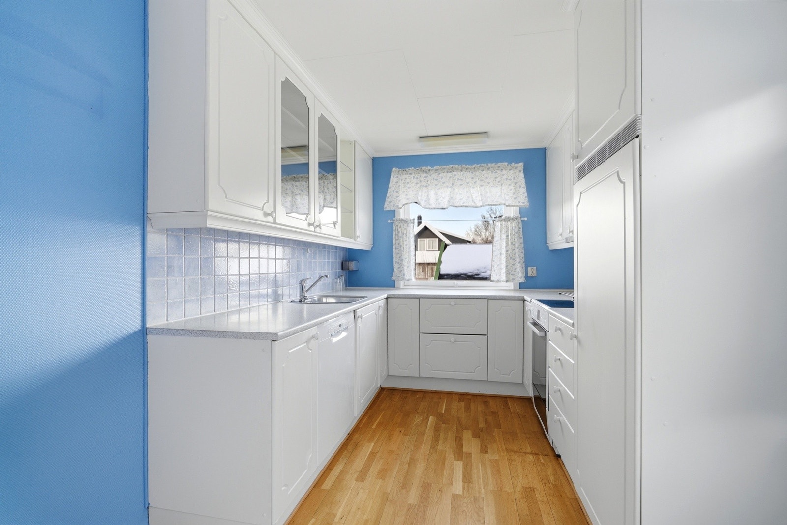 Her er det godt med plass i skuffer og skap Galleribilde