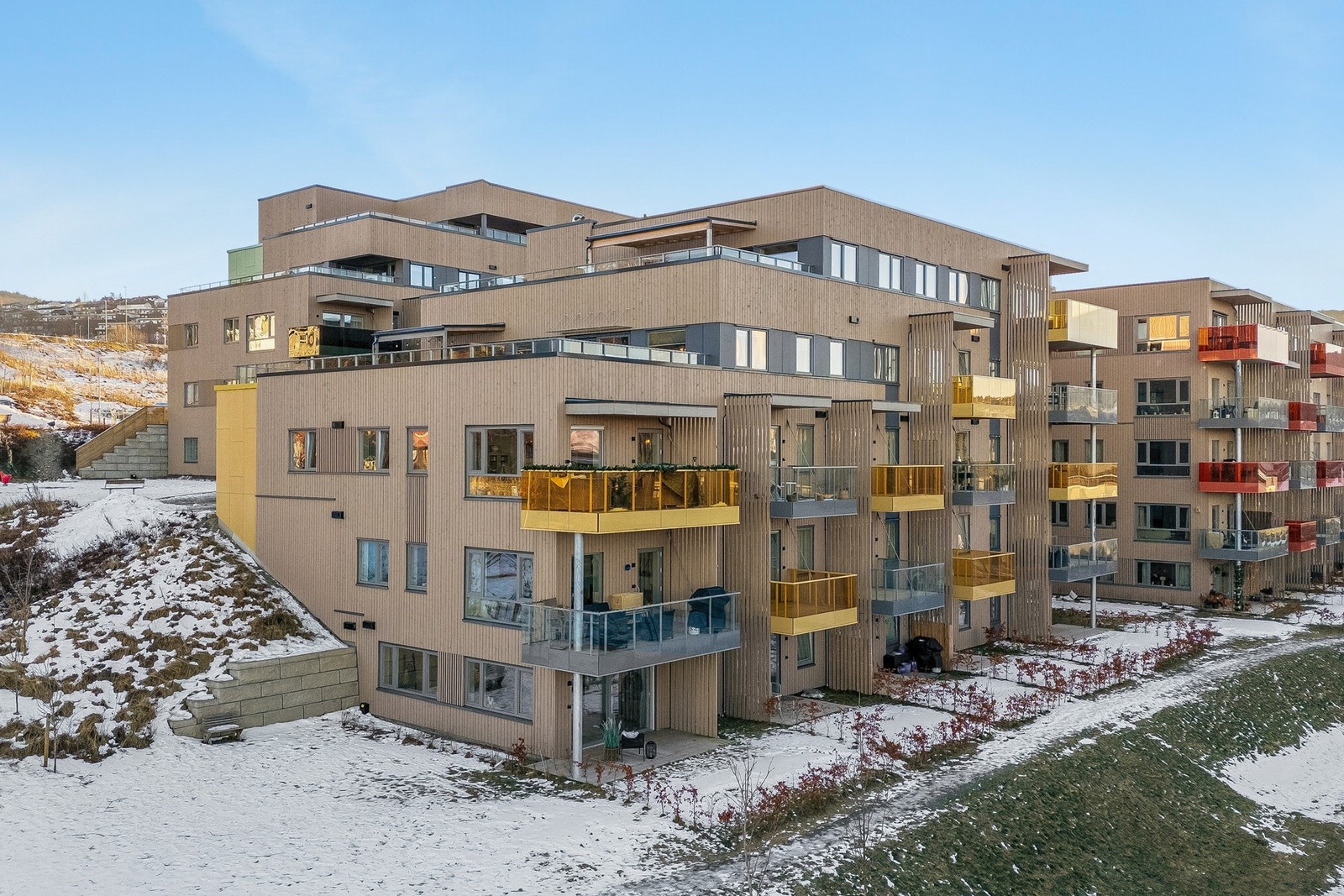 Leiligheten er utstyrt med vannbåren varme som sikrer god komfort og lave oppvarmingskostnader. Galleribilde