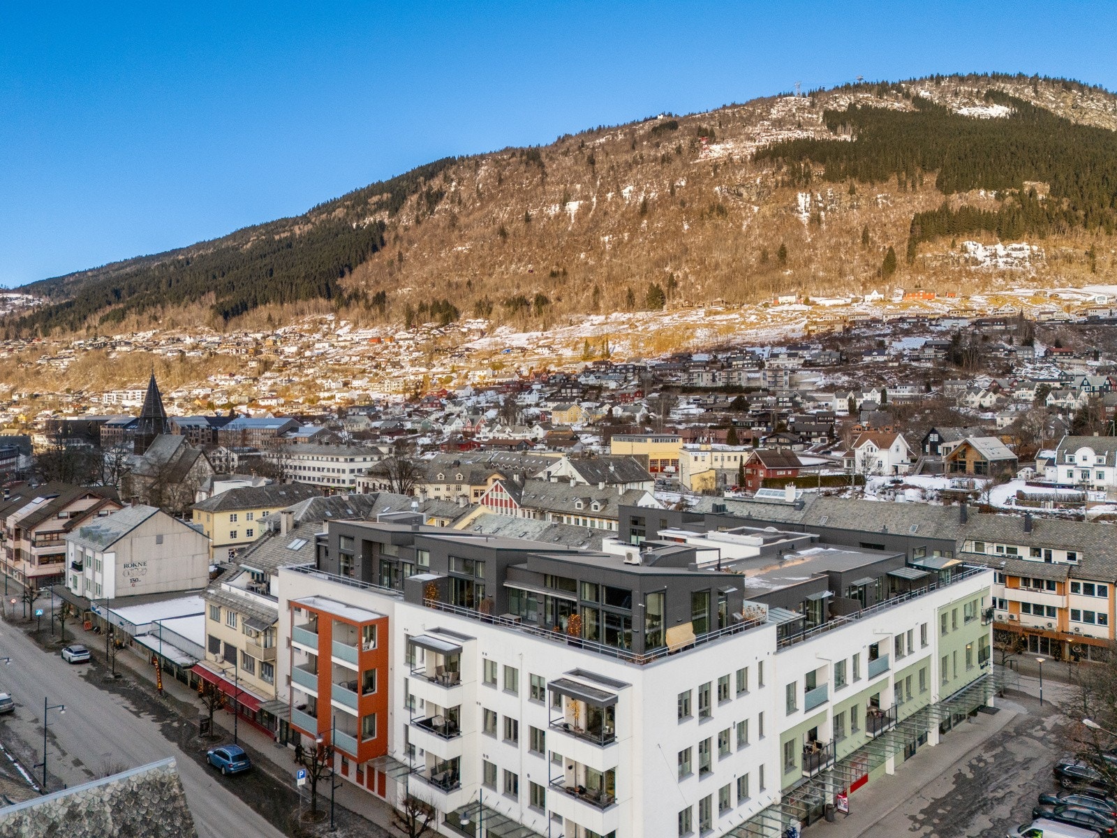 Attraktiv 4-roms i Uttrågata 14, presentert av Proaktiv Eiendomsmegling. Foto: Christer Horstad, Weststaff Media AS Galleribilde
