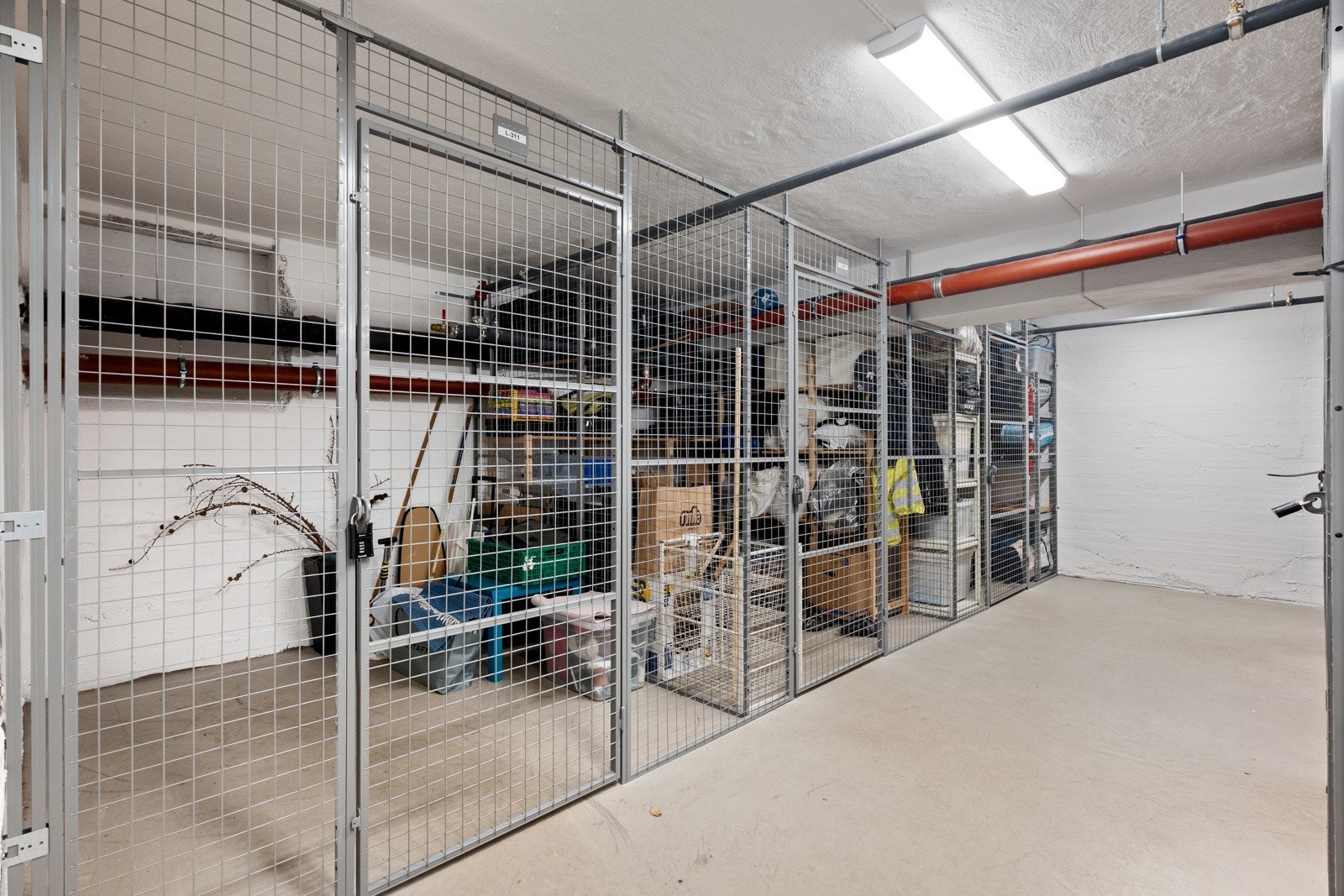 Lagringsplass i bod i fellesareal i kjeller. Galleribilde