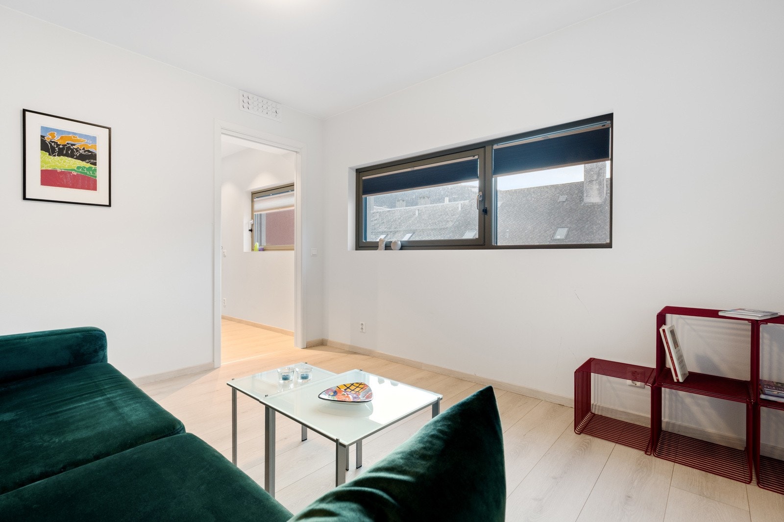 Soverom med tilgang fra stuen, som fint kan benyttes som f.eks. tv-stue. Galleribilde