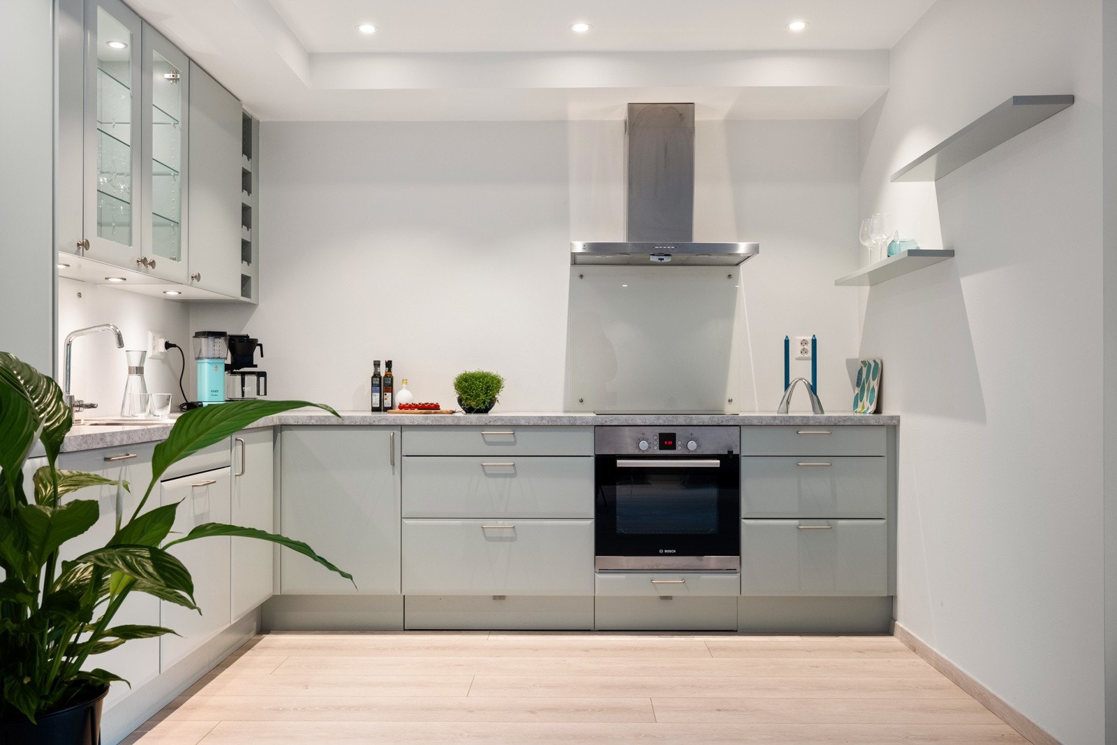 Stilfullt kjøkken med innredning fra Sigdal. Galleribilde