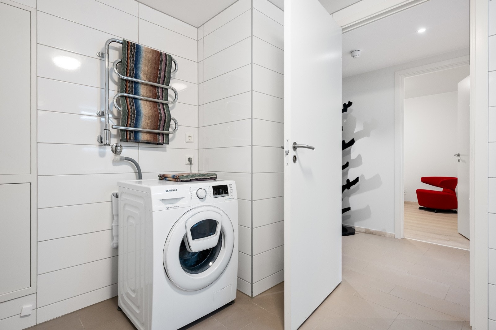 Opplegg for vaskemaskin på badet. Galleribilde