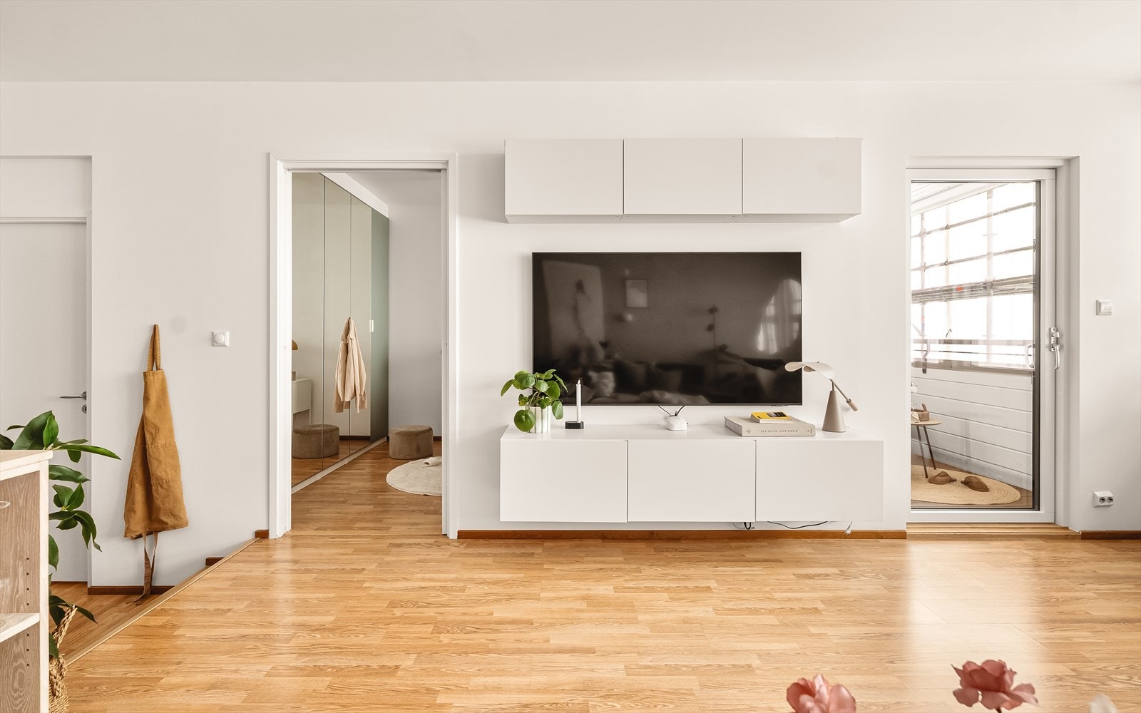 Fra stuen ledes vi ut på leilighetens balkong. Galleribilde