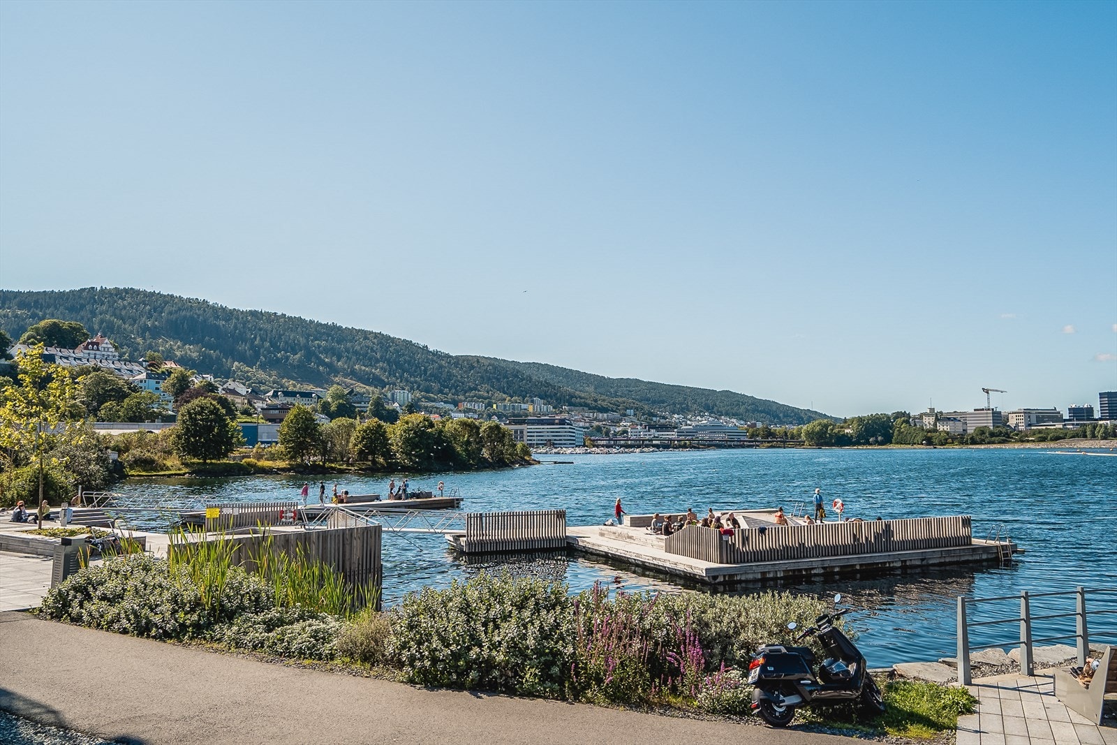 For de badeglade er det tilrettelagt med badestige og badebrygge i nærområdet. Galleribilde