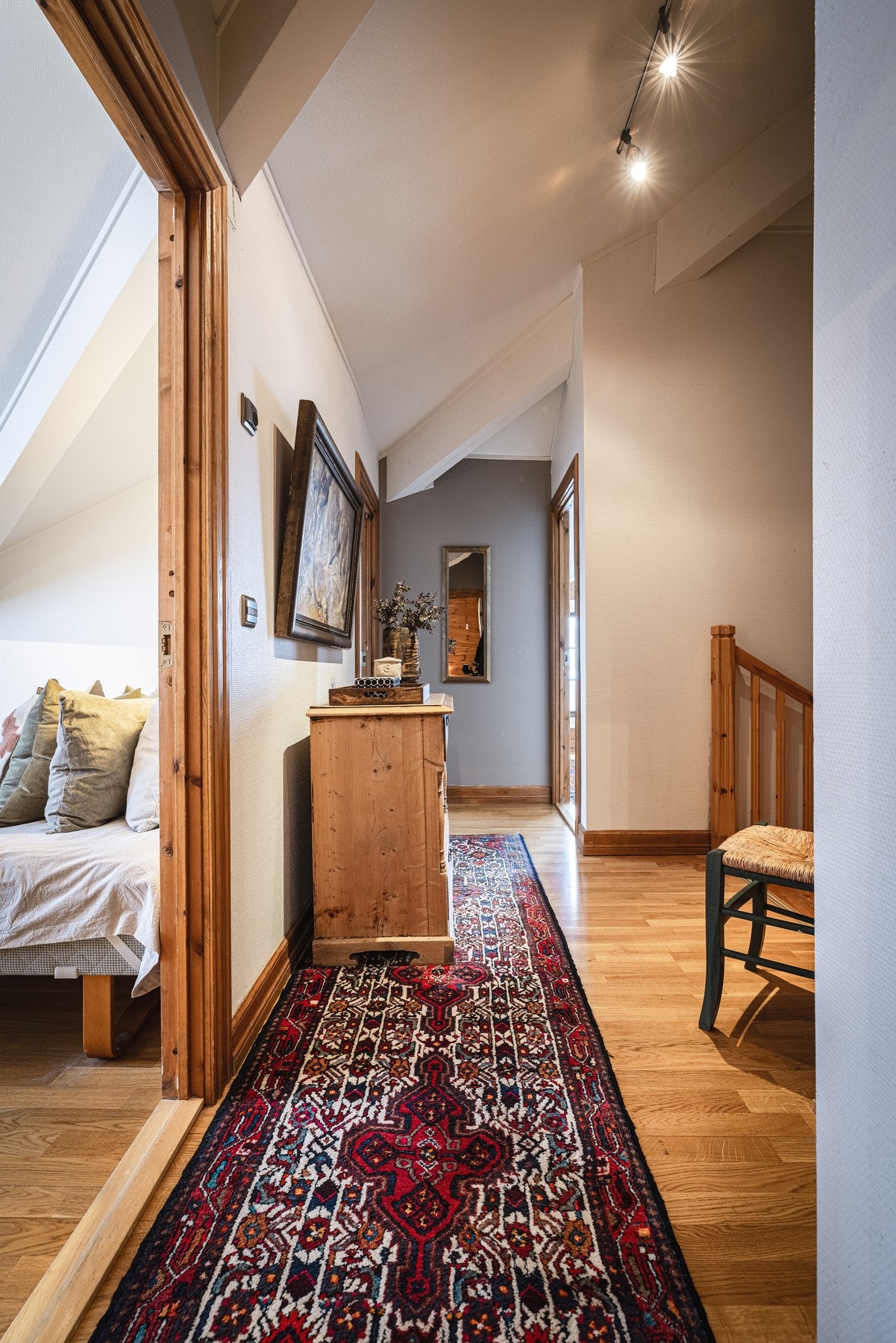 Gang i loftsetasje Galleribilde