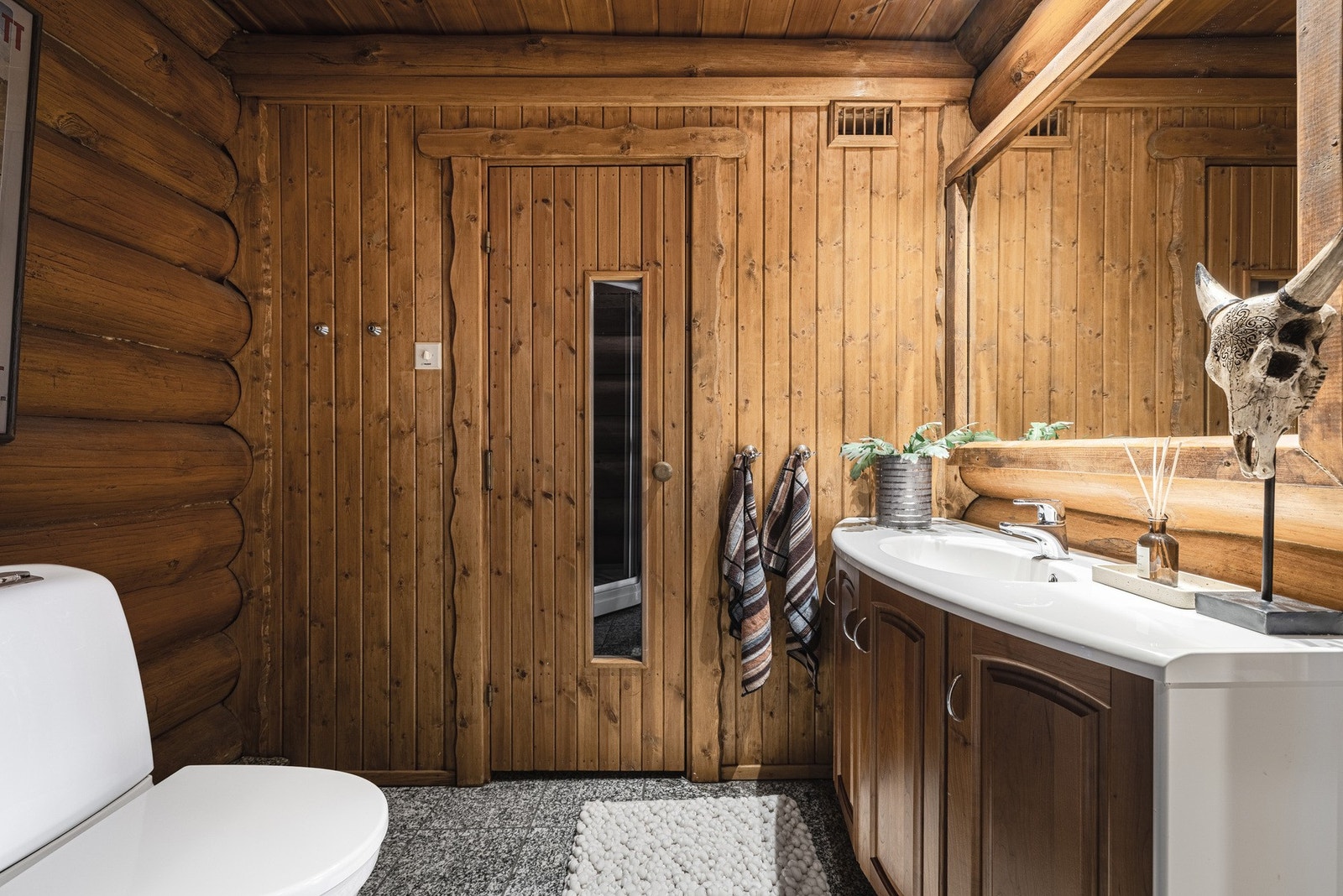 Innbydende baderom med badstue - perfekt etter en dag i fjellet Galleribilde