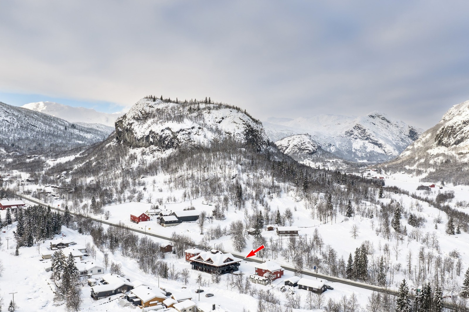 Røggin - Hemsedalsvegen 3483 har en fin beliggenhet i dalen. Galleribilde