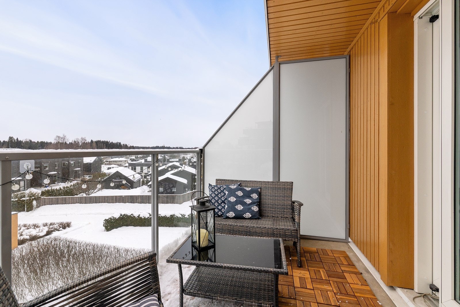Balkongen er på ca. 7 kvm og har fin plass til utemøblement. Galleribilde