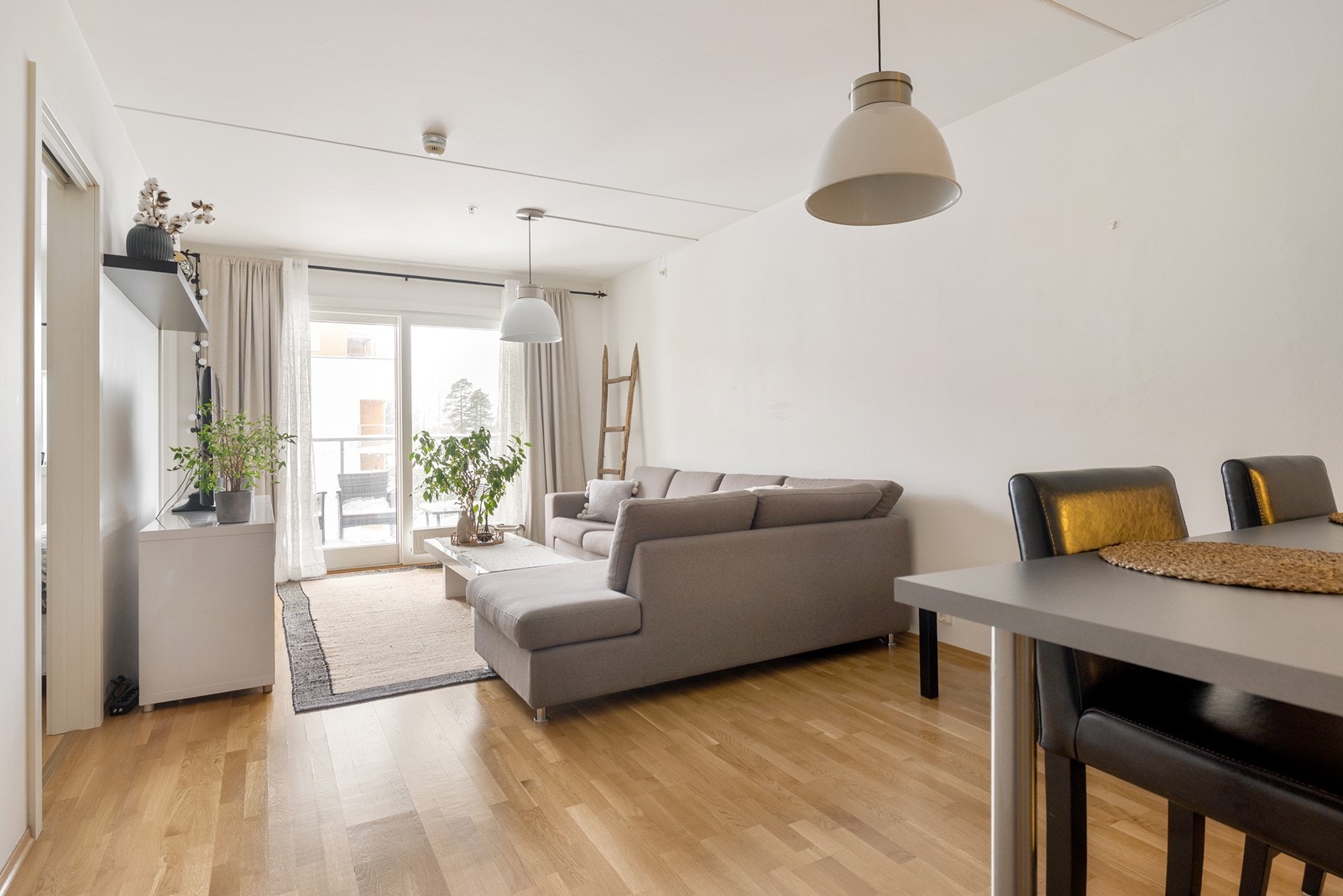 Velkommen til idretten 1! En lys og romslig 2-roms selveierleilighet med god planløsning og standard. Galleribilde