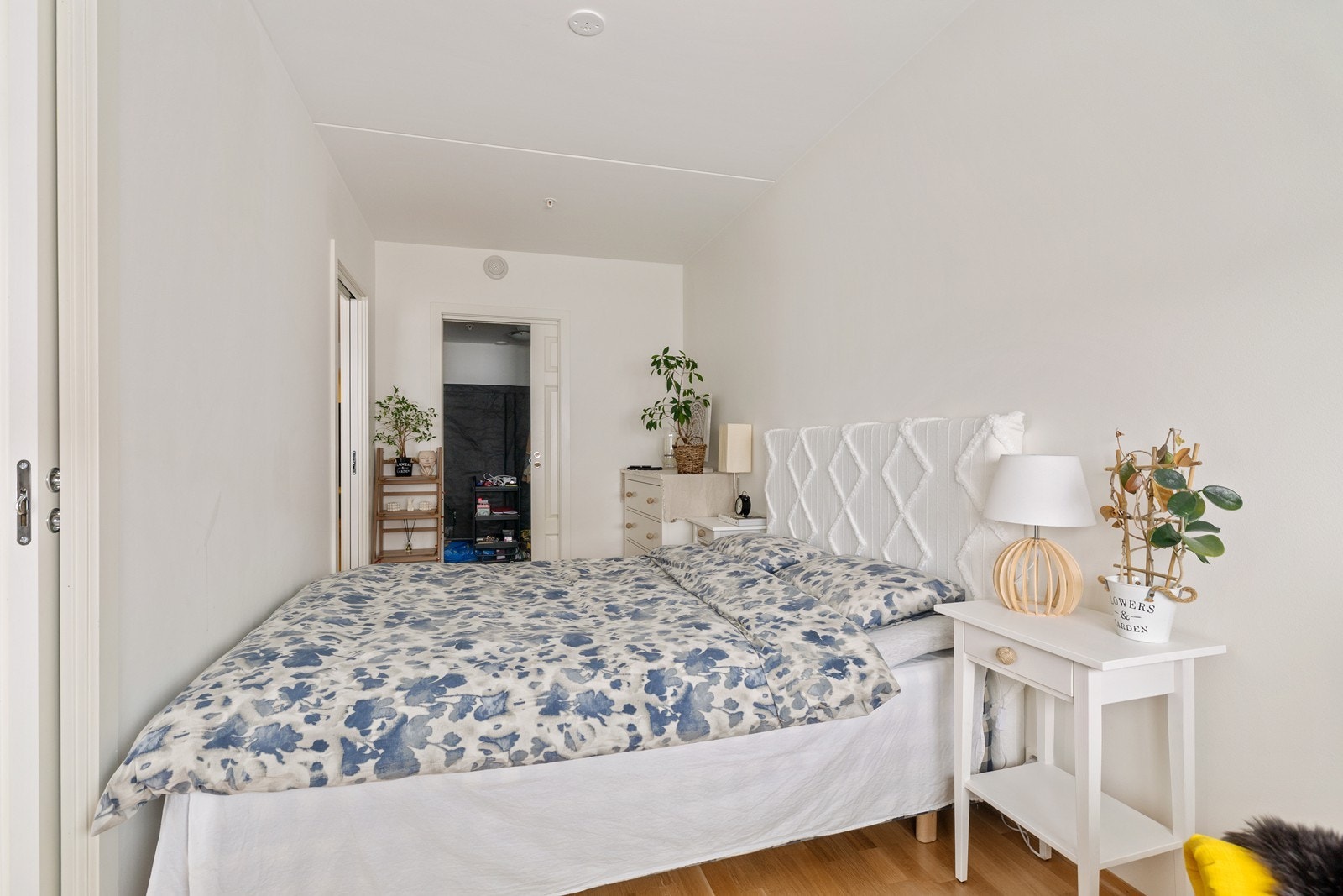 Innenfor soverommet er det en innvendig bod/garderobe. Galleribilde