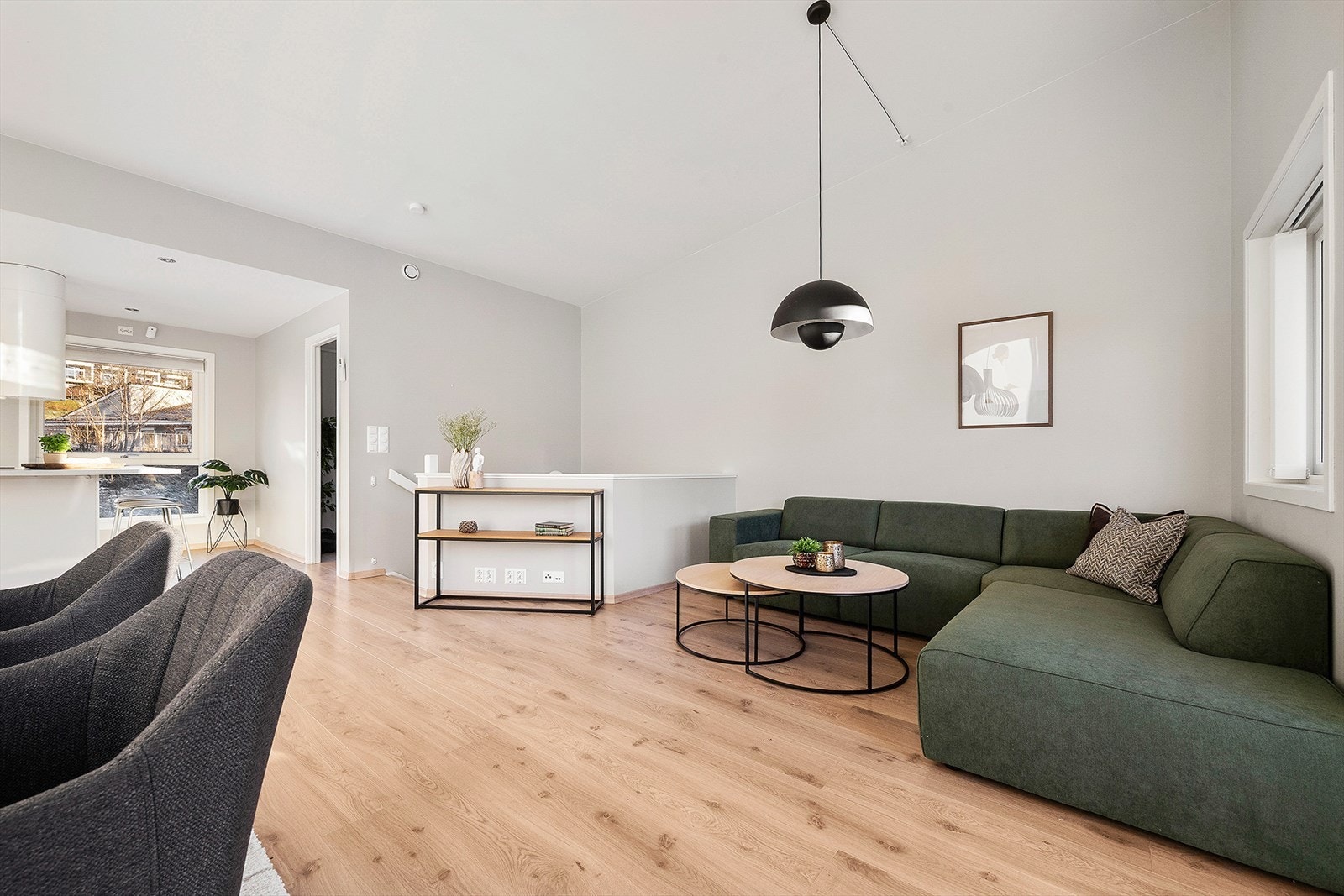 I samme etasje er det kjøkken og ett soverom. Galleribilde