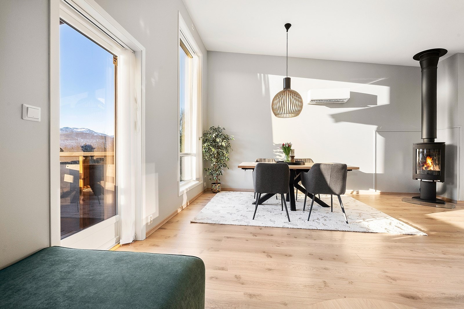 Alle overflater har ett moderne preg malt i lyse toner. Galleribilde