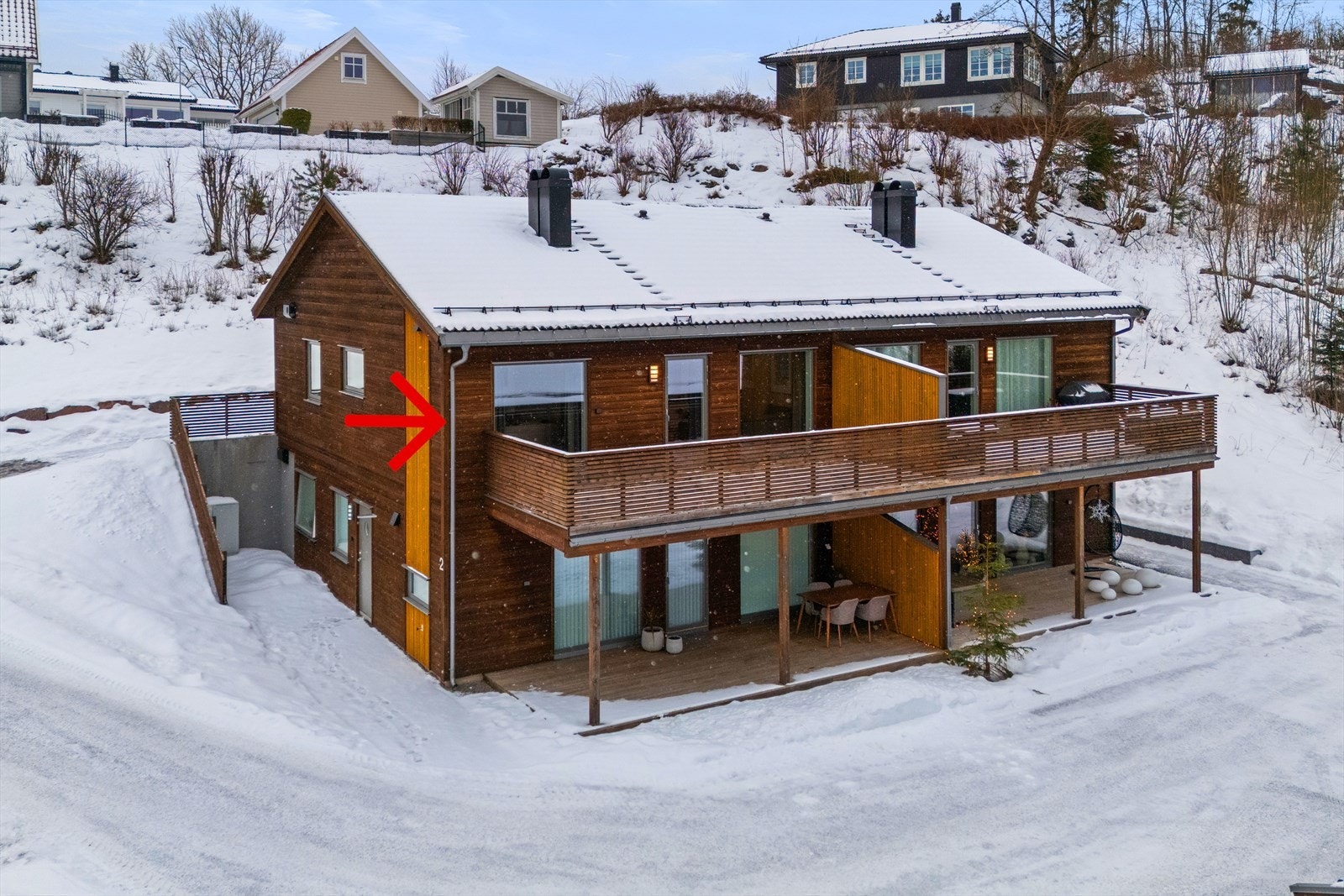 Holtestubben 2B, Nyere, moderne bolig i naturskjønne omgivelser. Fin utsikt og romslig balkong. Garasje medfølger. Galleribilde