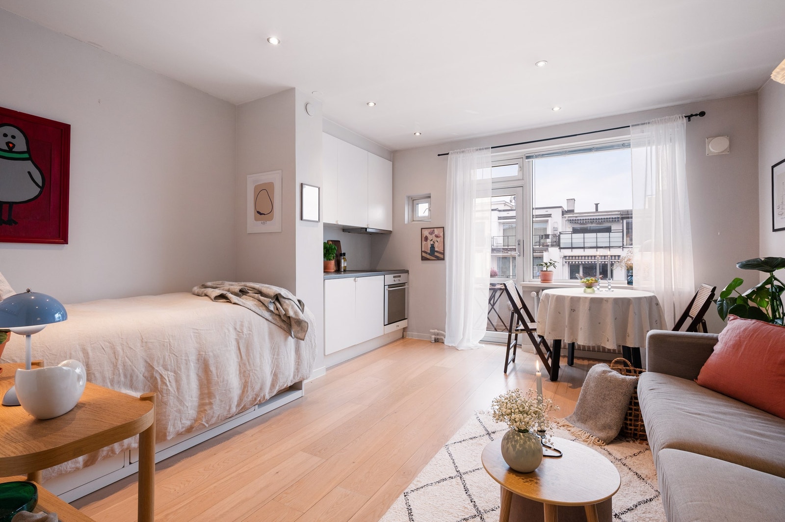 Smart planløsning med naturlige soner for møblering Galleribilde