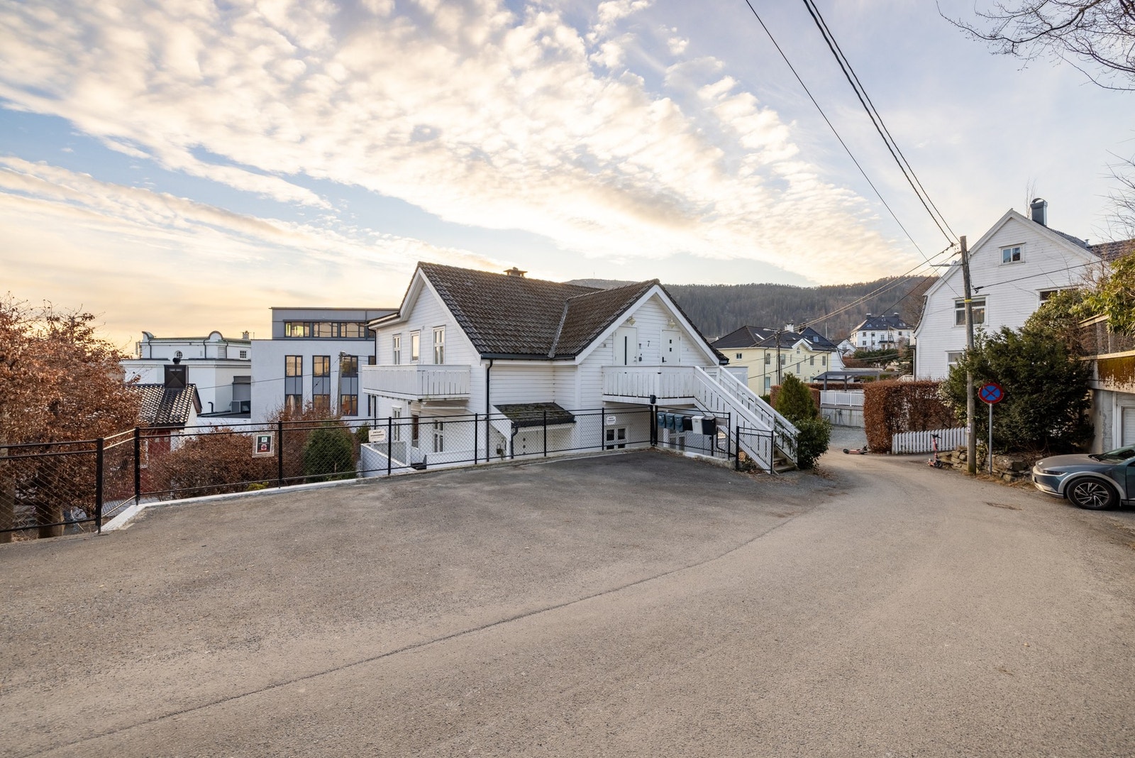 Med leiligheten medfølger det fast parkeringsplass med el-lader. Galleribilde