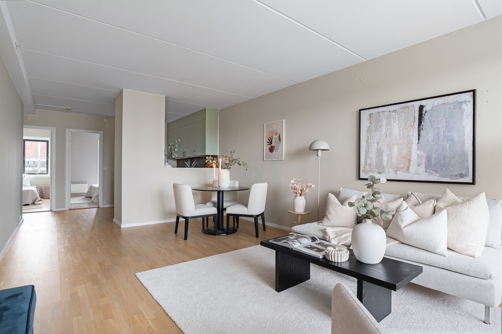 Leiligheten er lys og gjennomgående Galleribilde