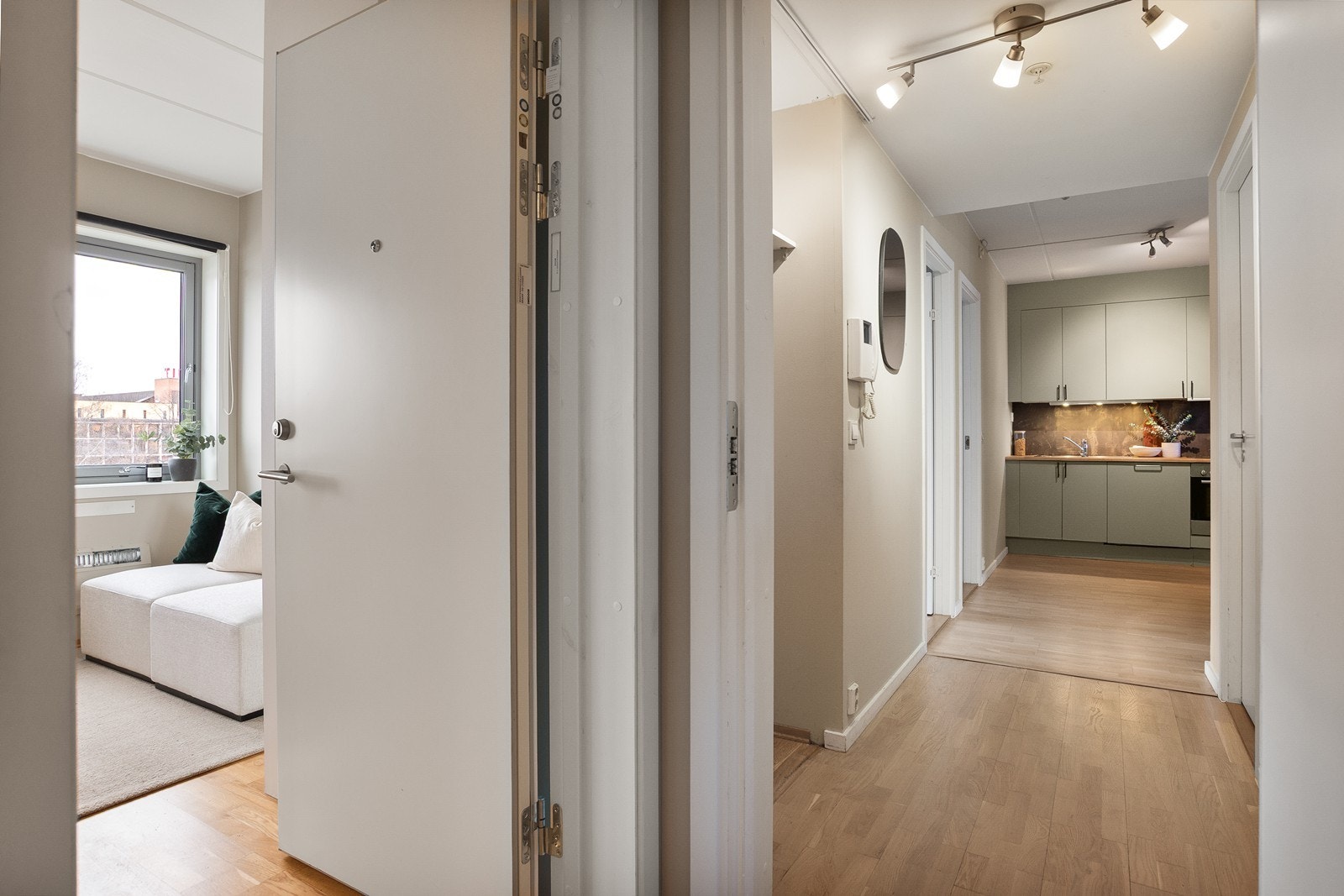 Separat hybel som enkelt kan benyttes som en del av hovedleiligheten hvis man heller ønsker dette Galleribilde