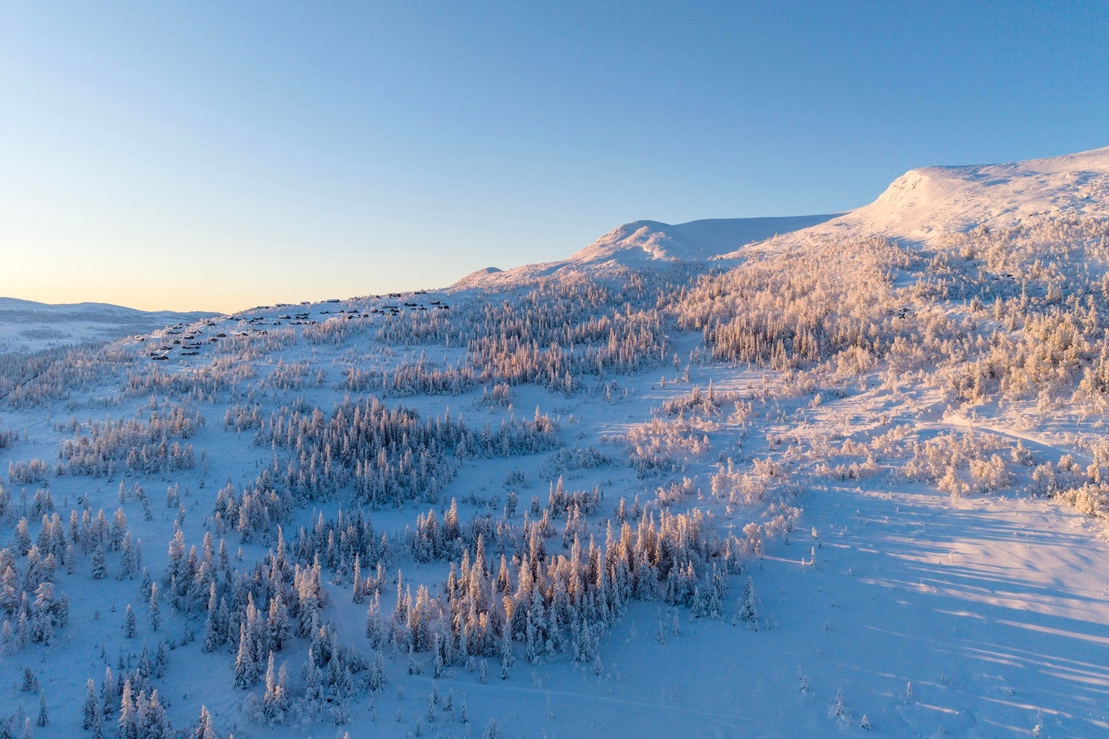 Idyllisk vinterlandskap. Galleribilde