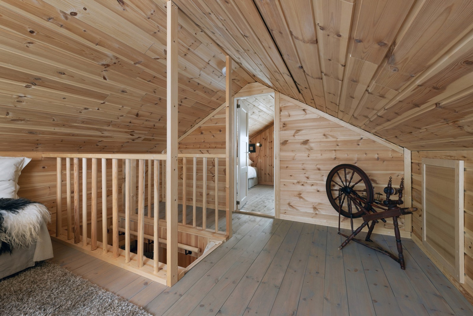 Hemsen har loftstue og et hemsrom som per i dag benyttes som soverom. Galleribilde