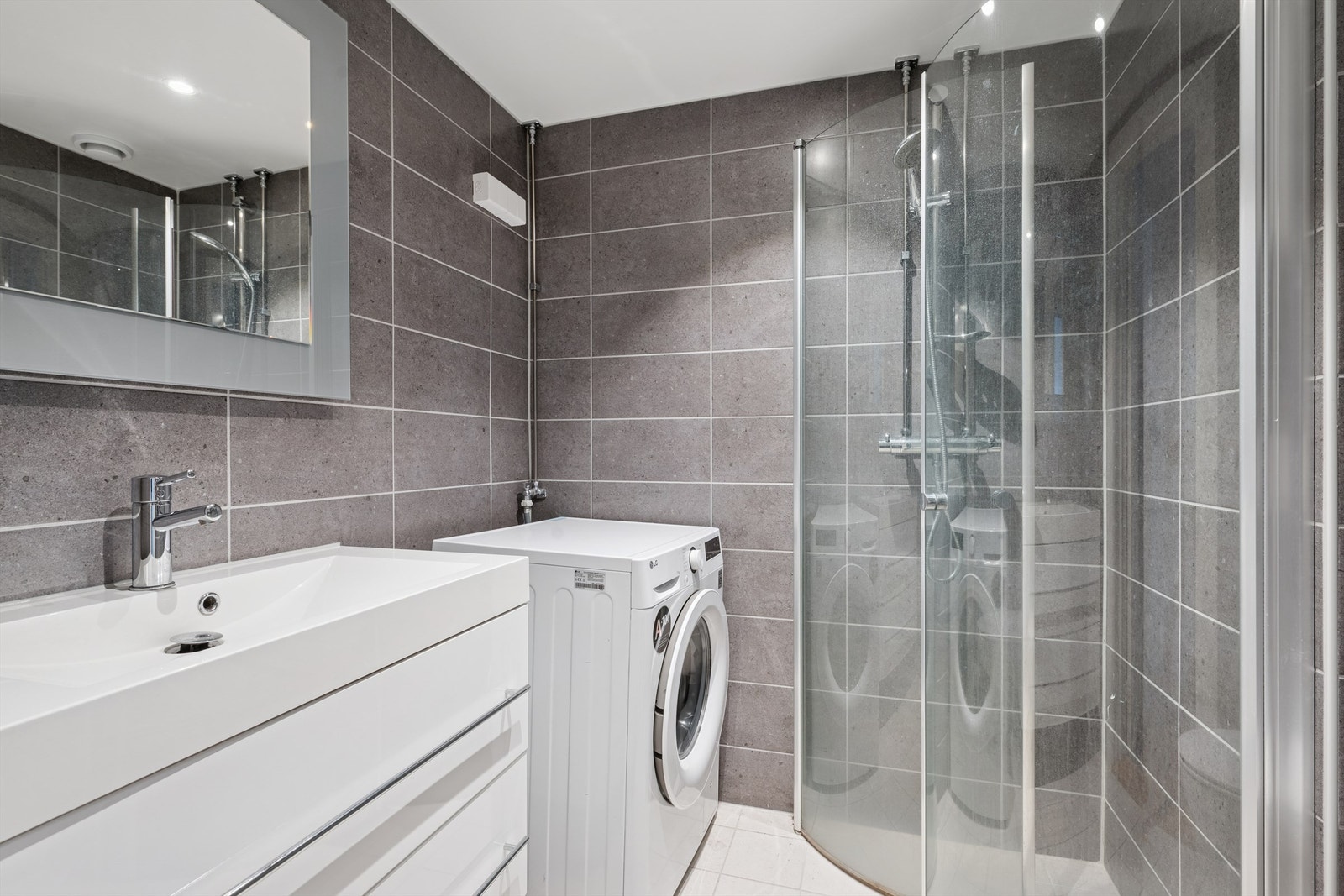 Bad fra 2025 som ble renovert i regi av borettslaget. Galleribilde