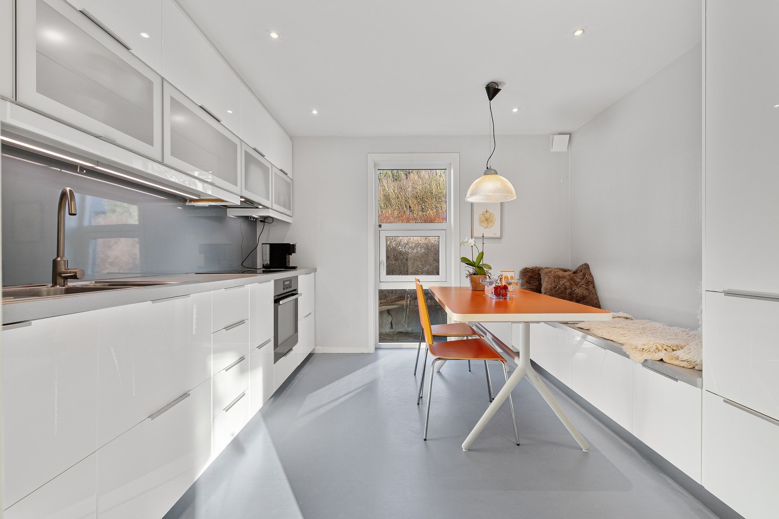 Lyst og praktisk kjøkken på 10,9 kvm. Galleribilde