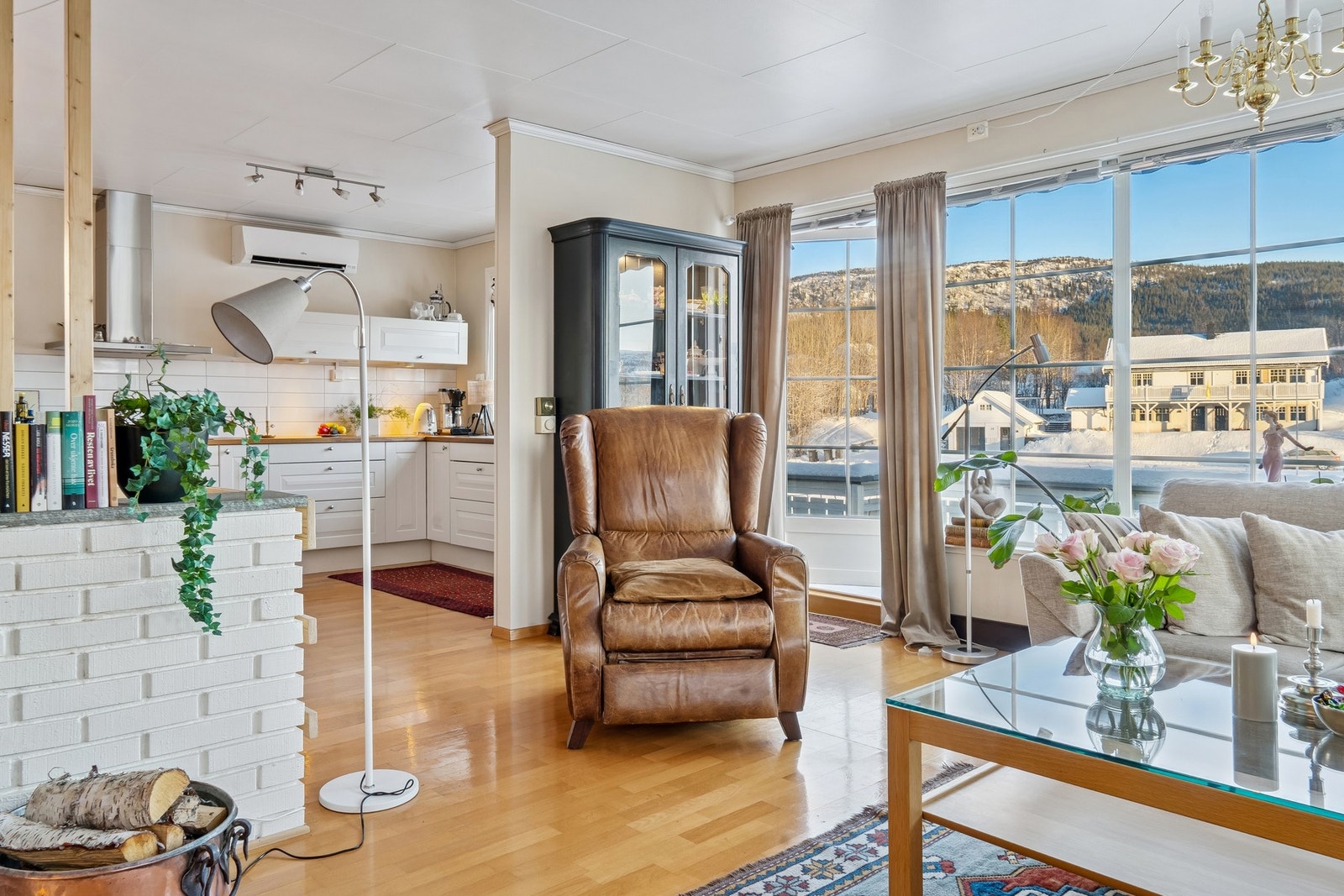 Fra stua er det utgang til balkong Galleribilde