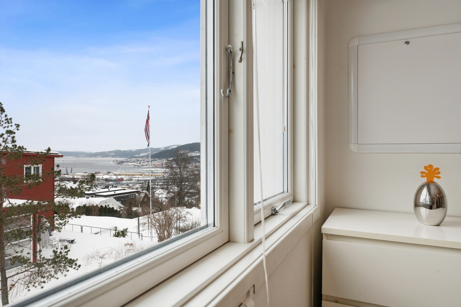 Soverom 4 med utsikt over Drammensfjorden. Galleribilde