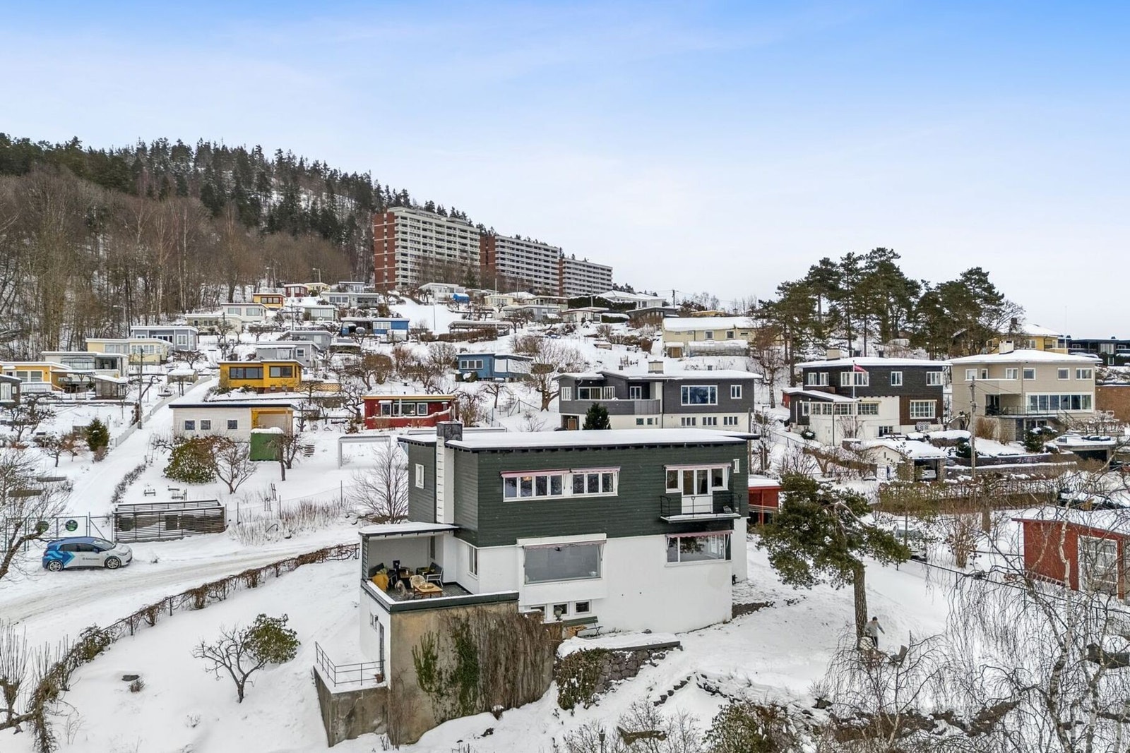 Frydenberggata ligger i et meget rolig og attraktivt boligområde med flotte, bevaringsverdige eiendommer og tett på marka. Galleribilde