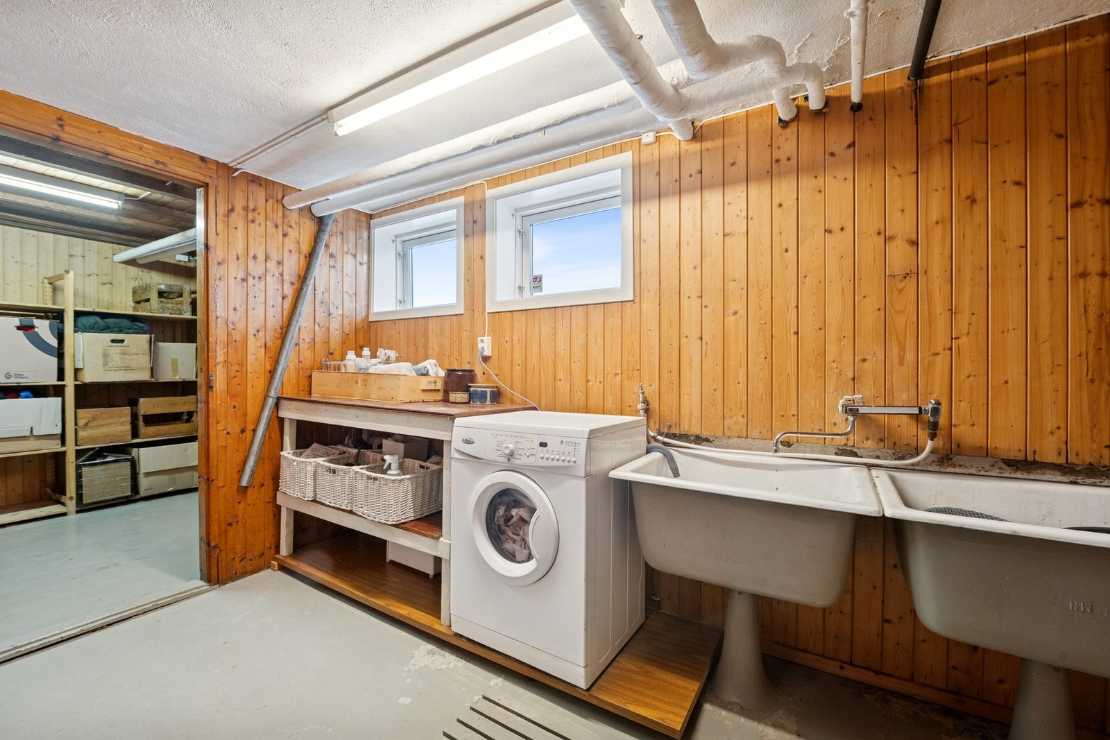 Fra vaskerommet i kjelleren. Galleribilde