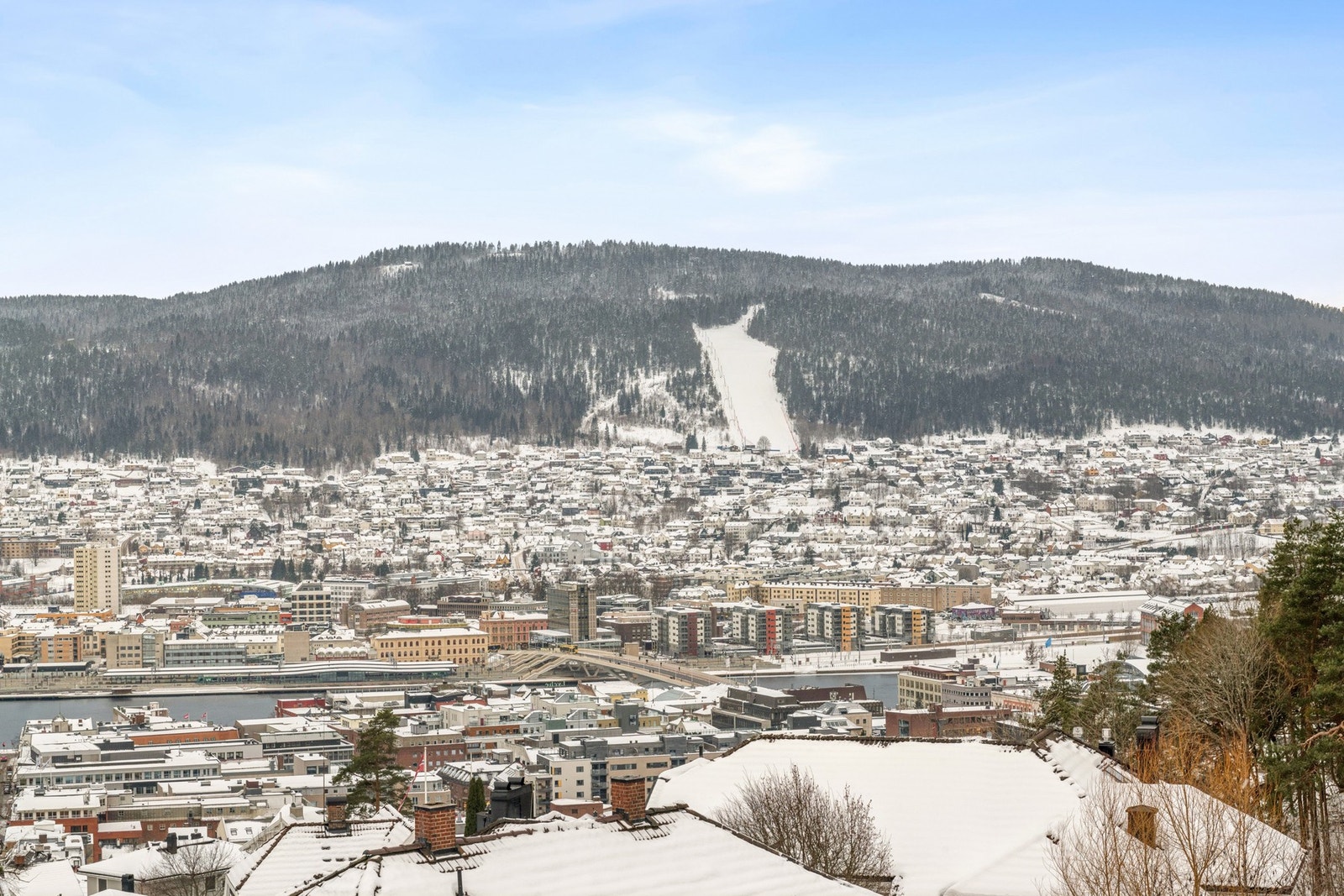 Her er det nydelig utsikt og sol hele dagen. Galleribilde