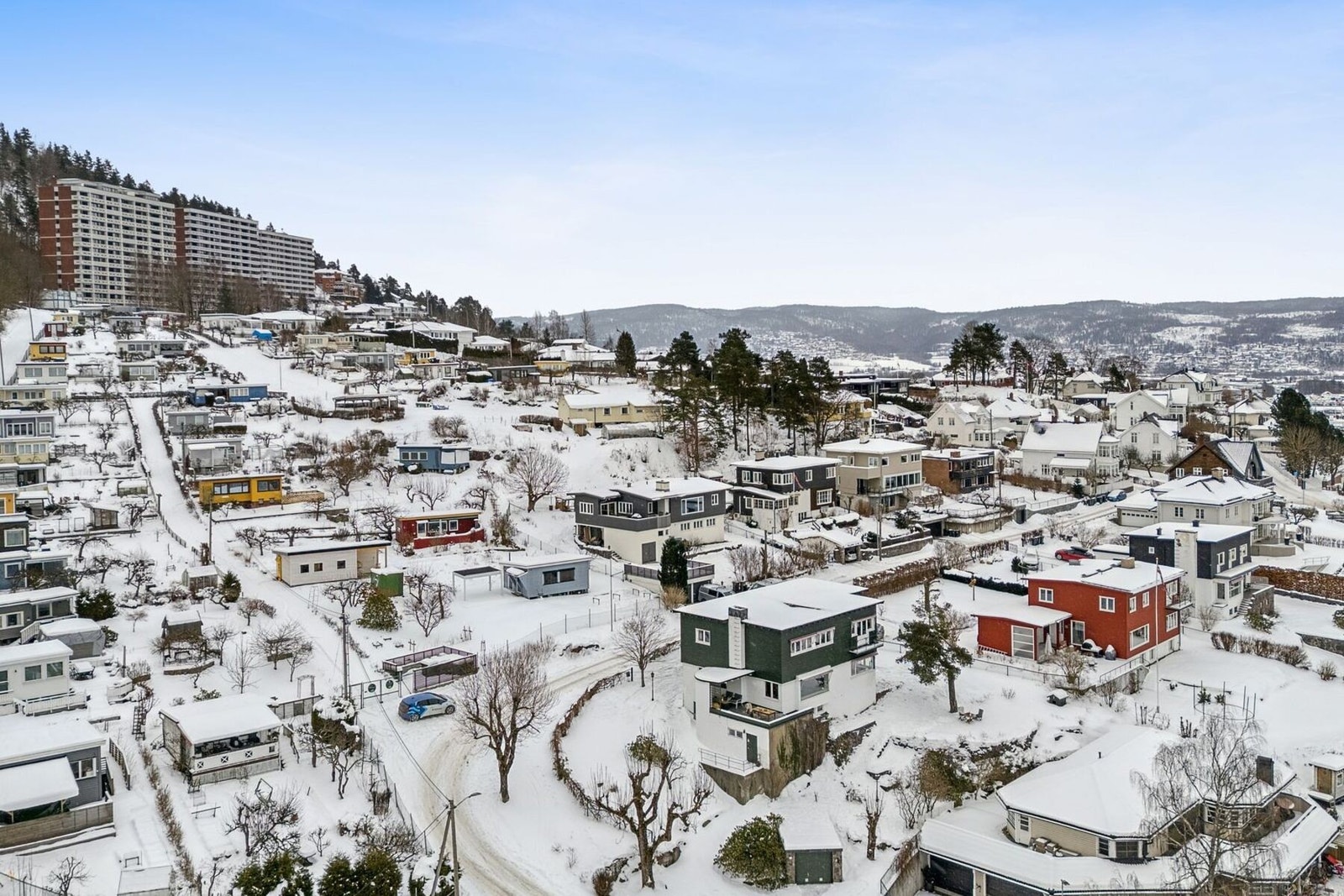 Fra nabolaget. På venstre side ligger Bragernes Kolonihave samt Frydenbergdammen og inngang mot Åspaviljongen. Galleribilde