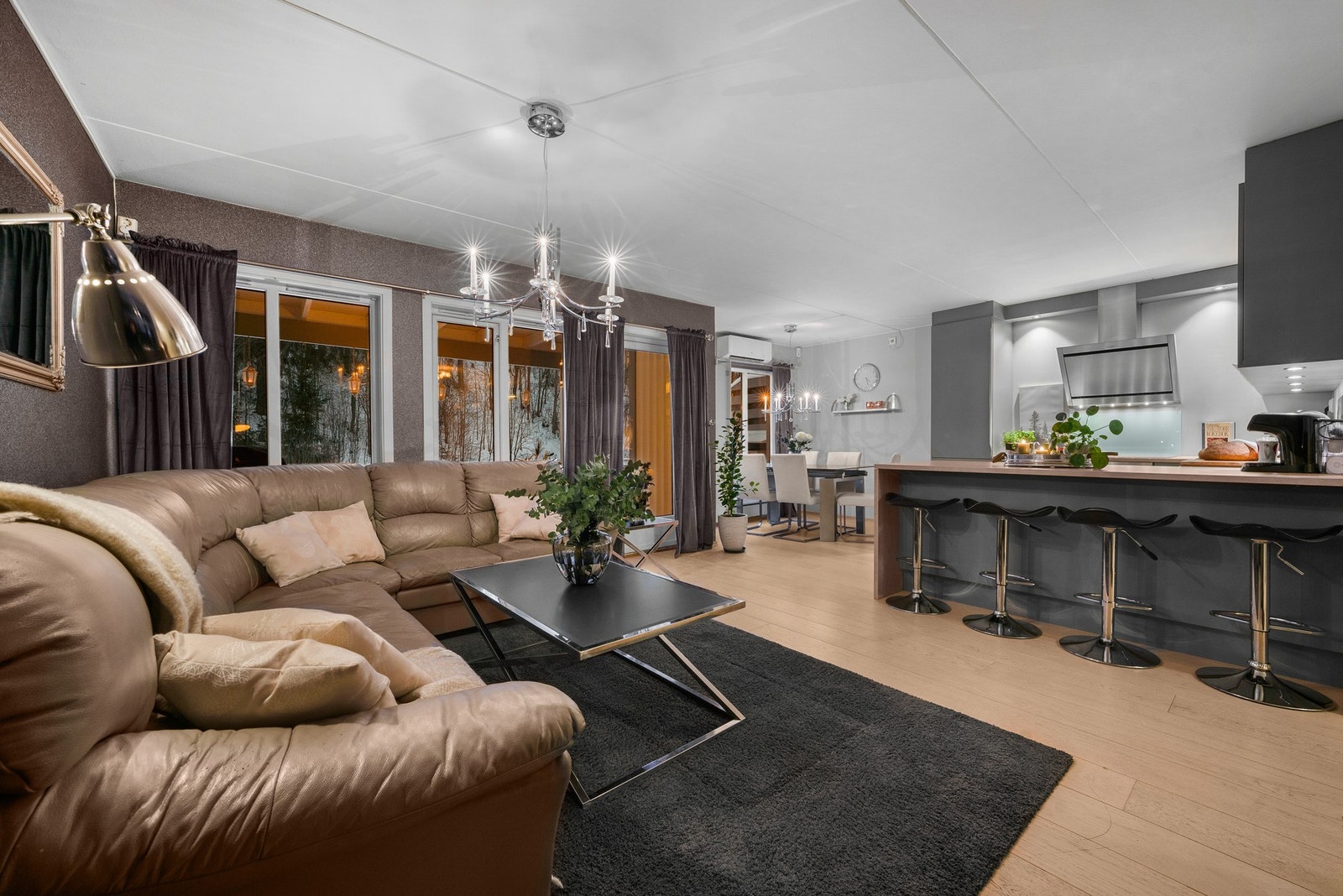 Velkommen til Sørjordet 86! - og denne flotte 3-roms leiligheten i rolige omgivelser på Strømmen! Galleribilde