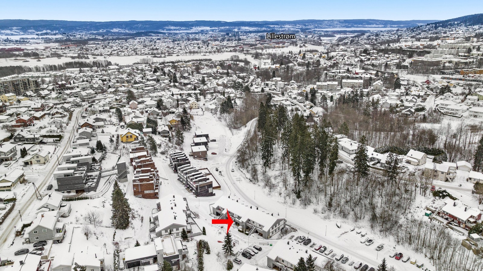 Nærhet til Lillestrøm med et bredt utvalg av byliv, restauranter, handel og servicetilbud. Galleribilde