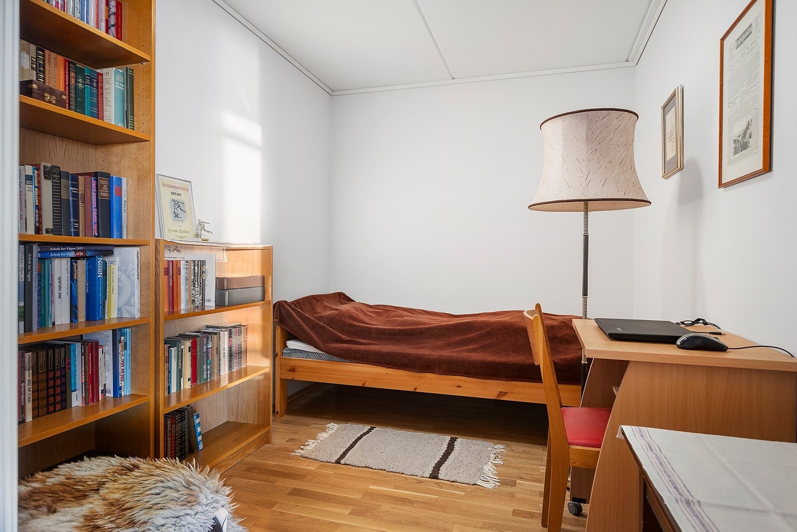 Bod som er innredet som gjesterom. Egner seg også som kontor Galleribilde