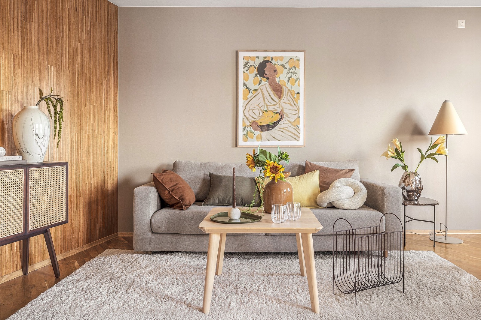 God plass til både spisebord, sofagruppe og TV. Galleribilde