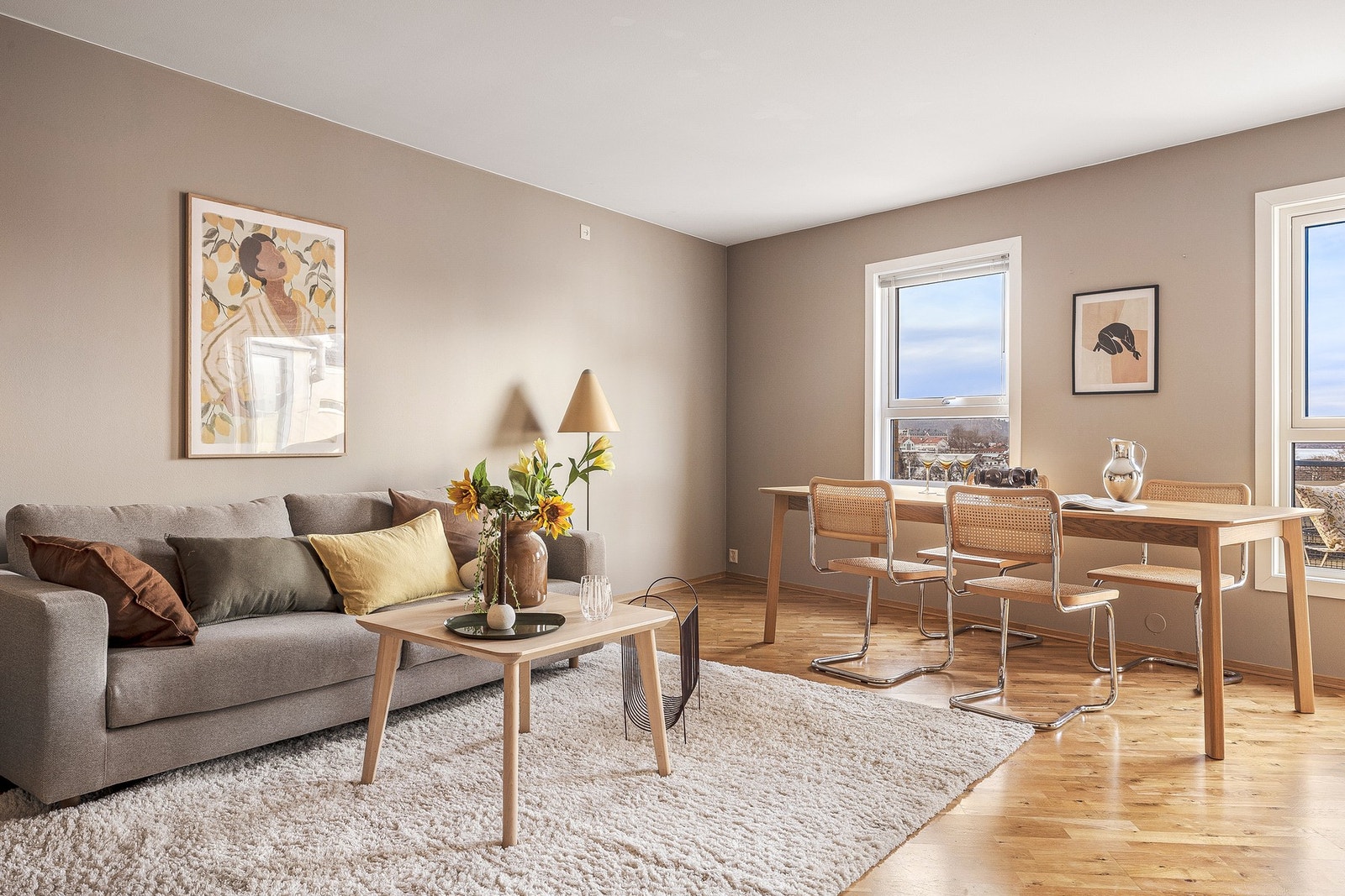 Rommet måler hele 24 kvm og kan enkelt innredes i flere soner. Galleribilde