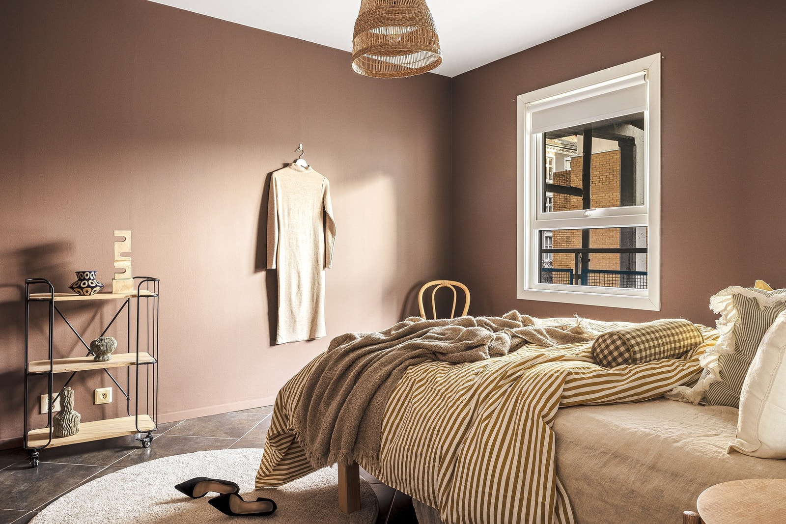 Hovedsoverommet er av god størrelse og har god plass til dobbeltseng, skrivebord og garderobe. Galleribilde