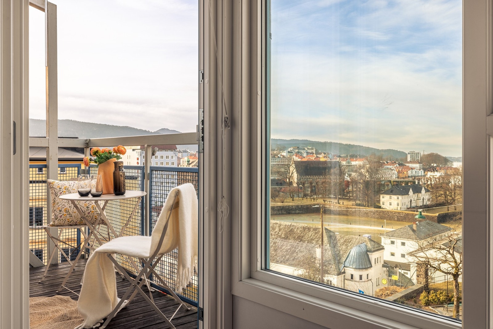 Her er det store vinduer som byr på masse lysinnslipp. Galleribilde