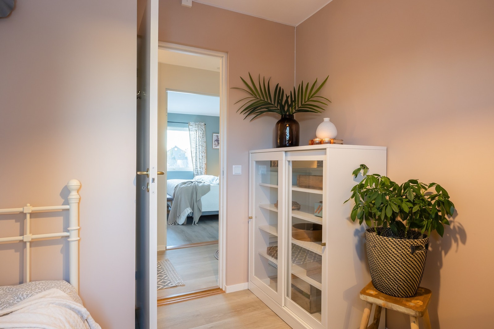 Også dette soverommet vender ut mot rolig område. Galleribilde