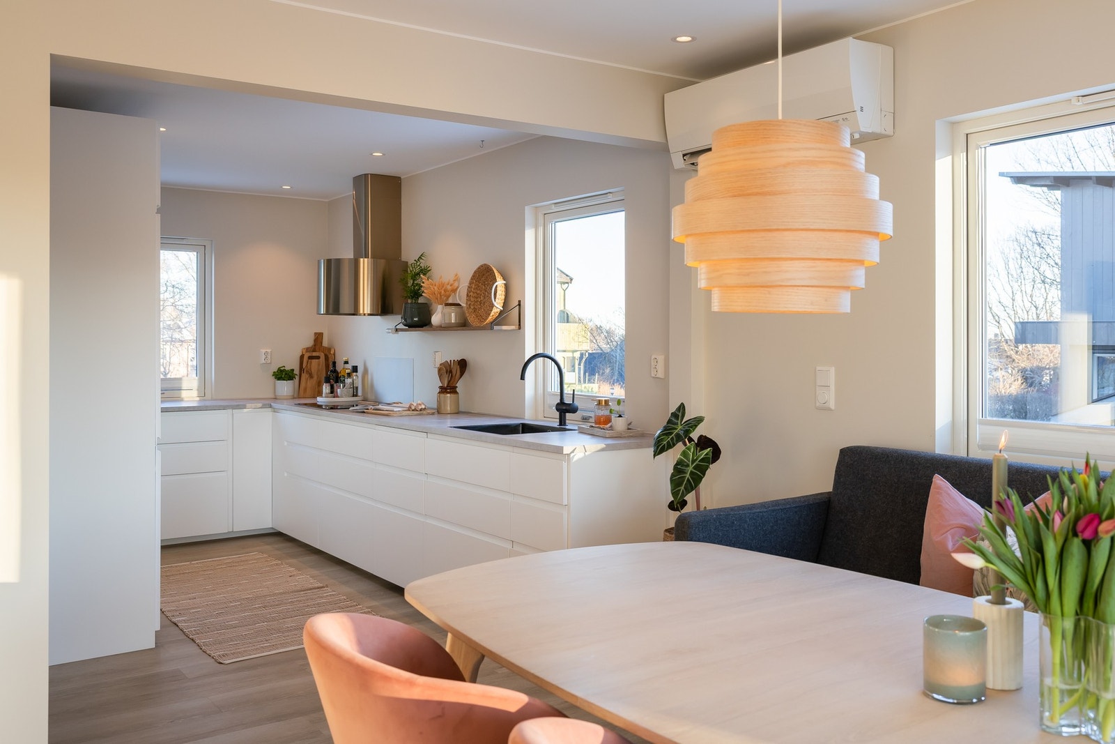 Leiligheten fremstår med en gjennomgående flott standard og er betydelig oppusset de seneste årene. Galleribilde