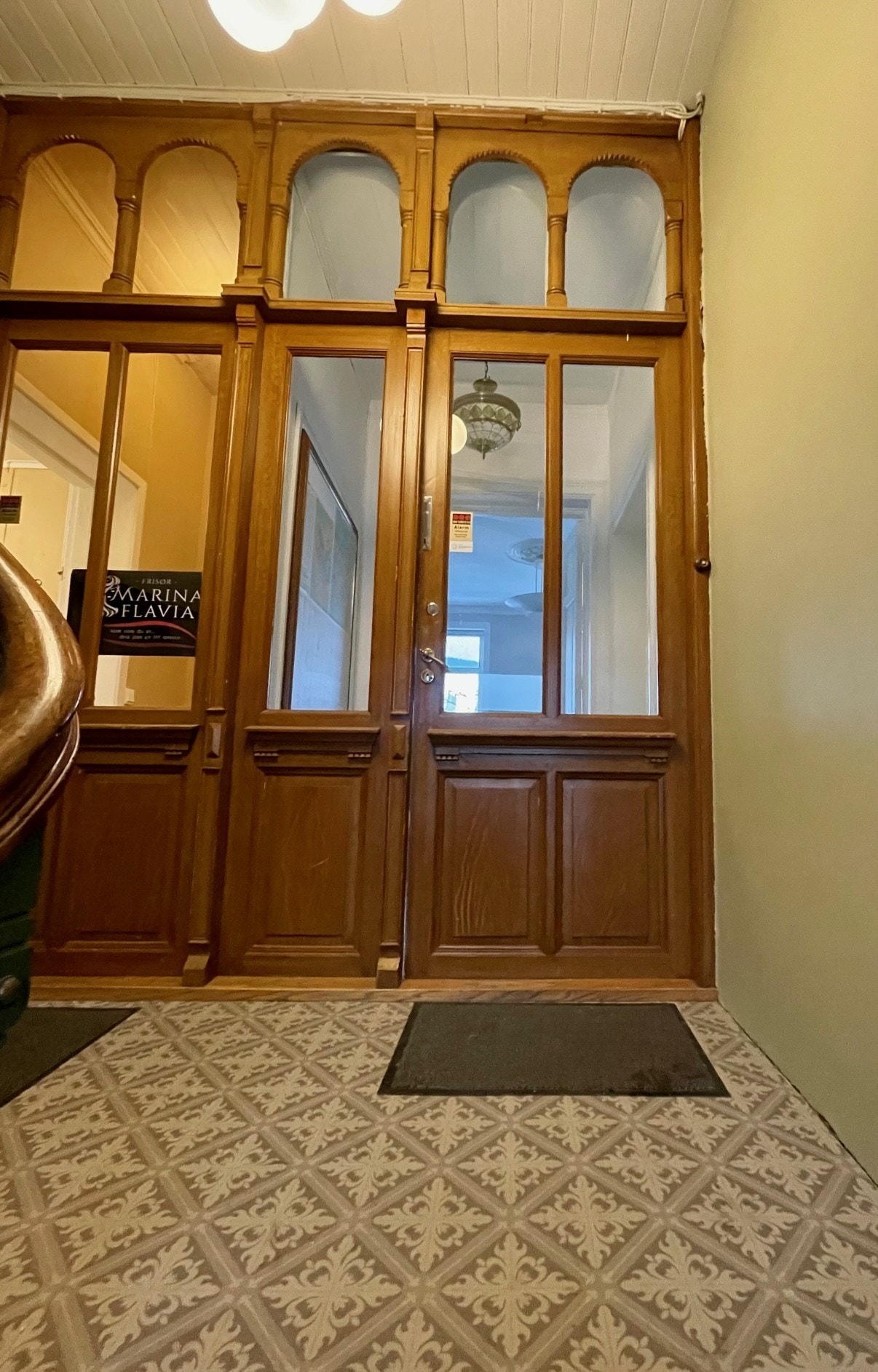 Nyoppusset trappegang (høst 23) med klassiske detaljer Galleribilde