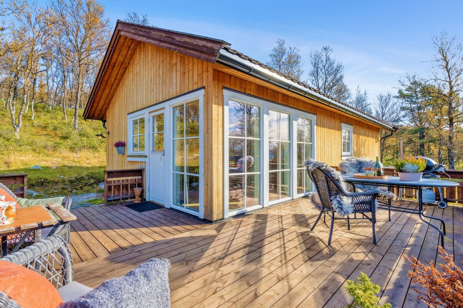 Romslig veranda Galleribilde