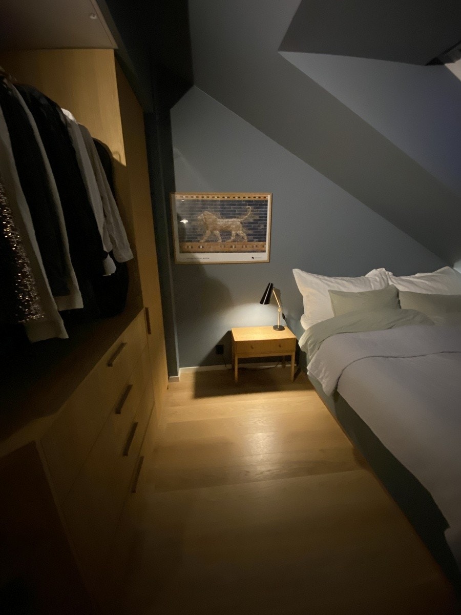 Soverom 2, med plassbygd garderobeløsning. Galleribilde