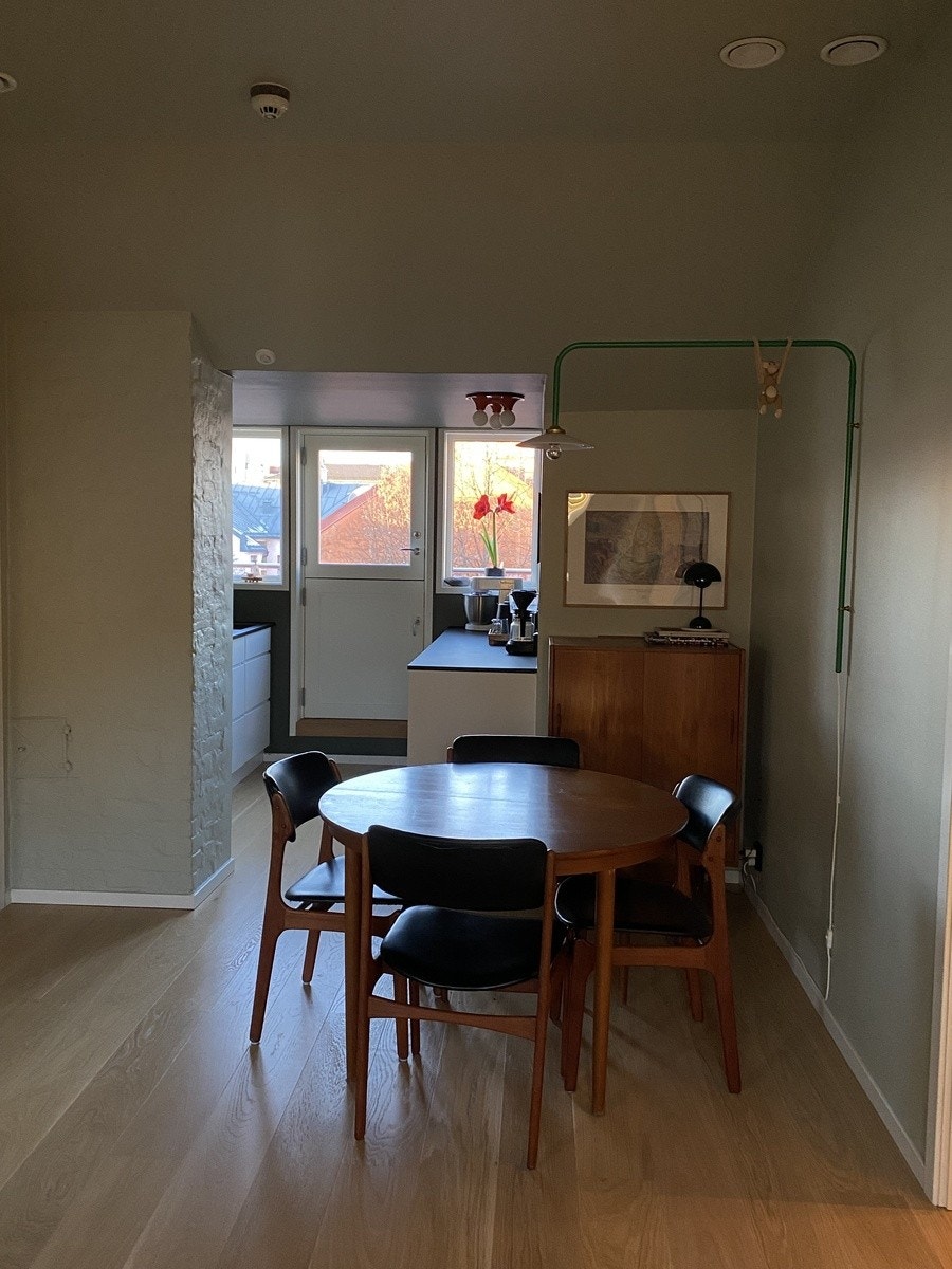 Spisestue inn mot kjøkkenet Galleribilde