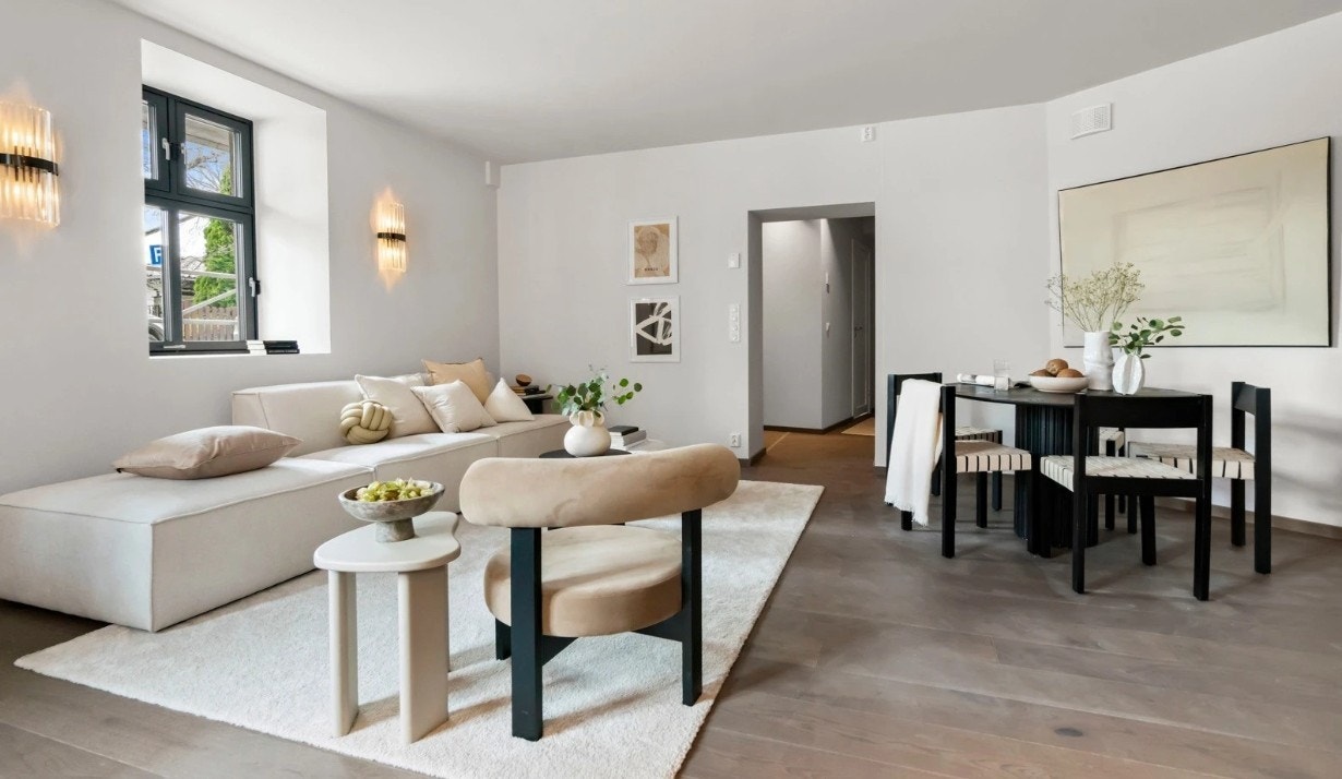 Stue med plass til møblering i flere soner. Galleribilde