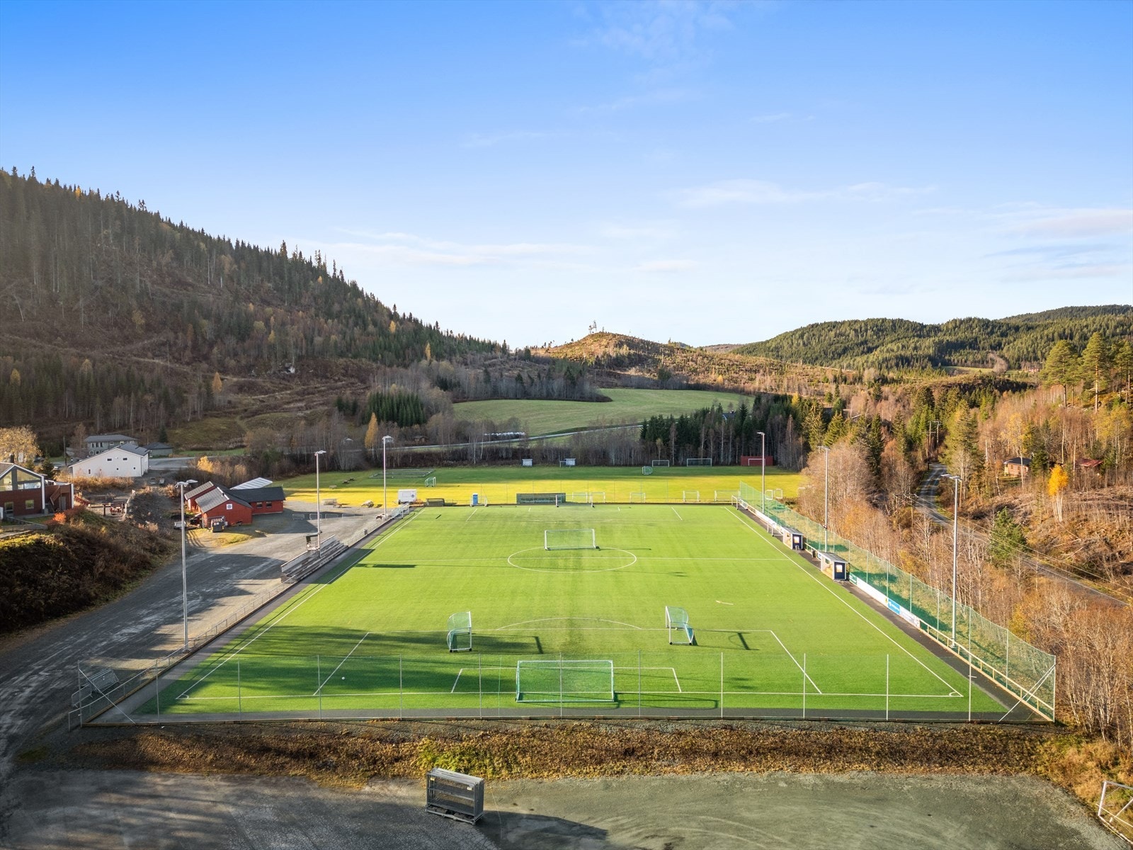 Fotballbane kun et kort gåtur unna. Galleribilde